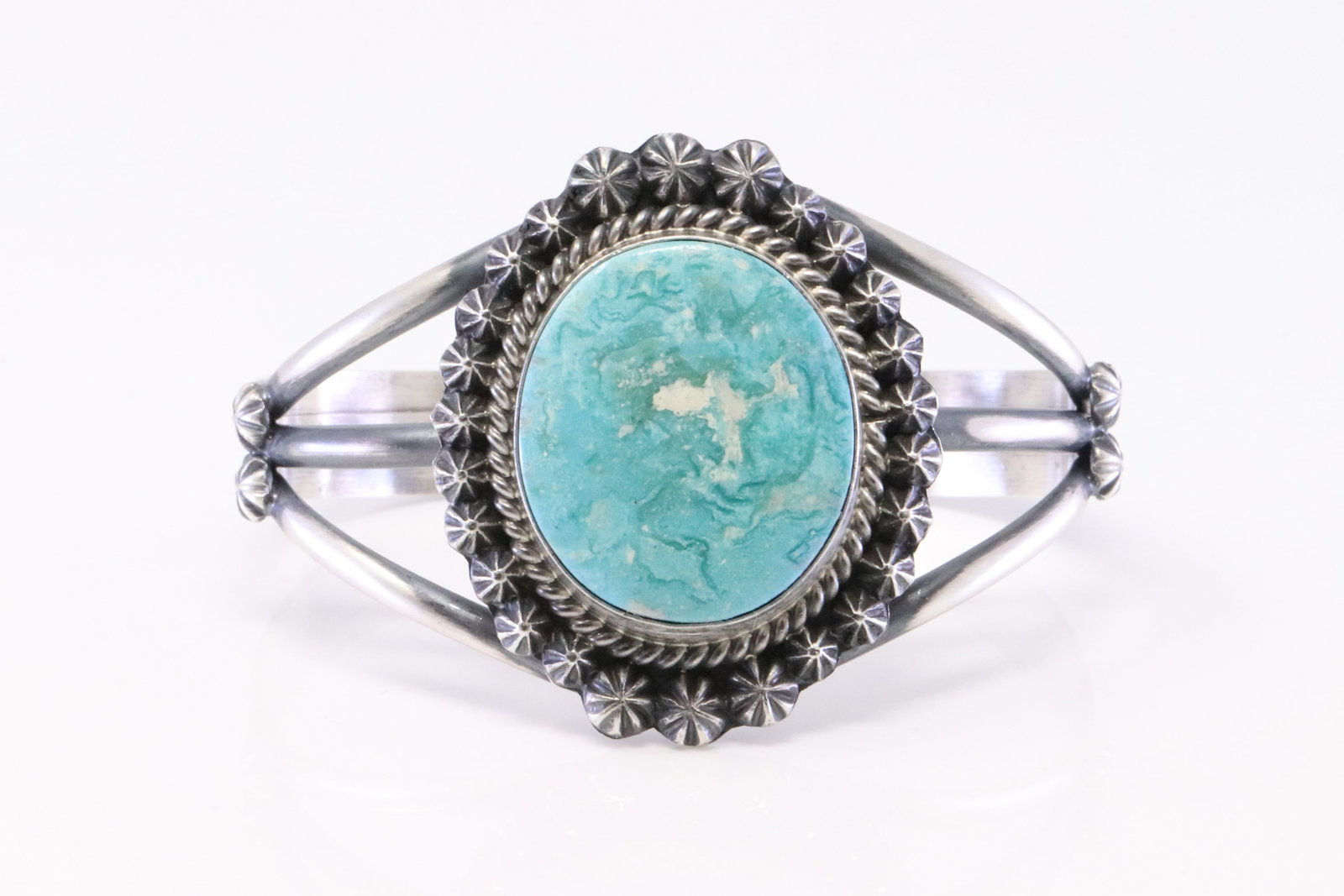 Native America Navajo Sterling Silver Kingman Turquoise Bracelet By Ray Delgarito.: This is a Native America Navajo Sterling Silver Kingman Turquoise Bracelet By Ray Delgarito.
