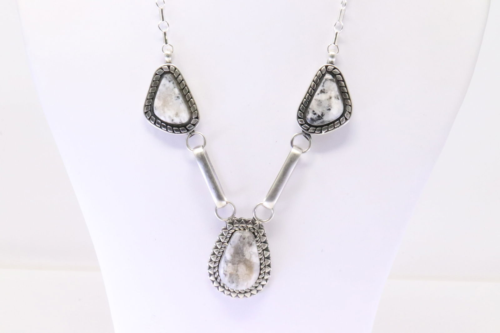 Native American Navajo Sterling Silver White Buffalo Necklace By Mike Smith.: This is a Native American Navajo Sterling Silver White Buffalo Necklace By Mike Smith. Necklace length: 18.00"