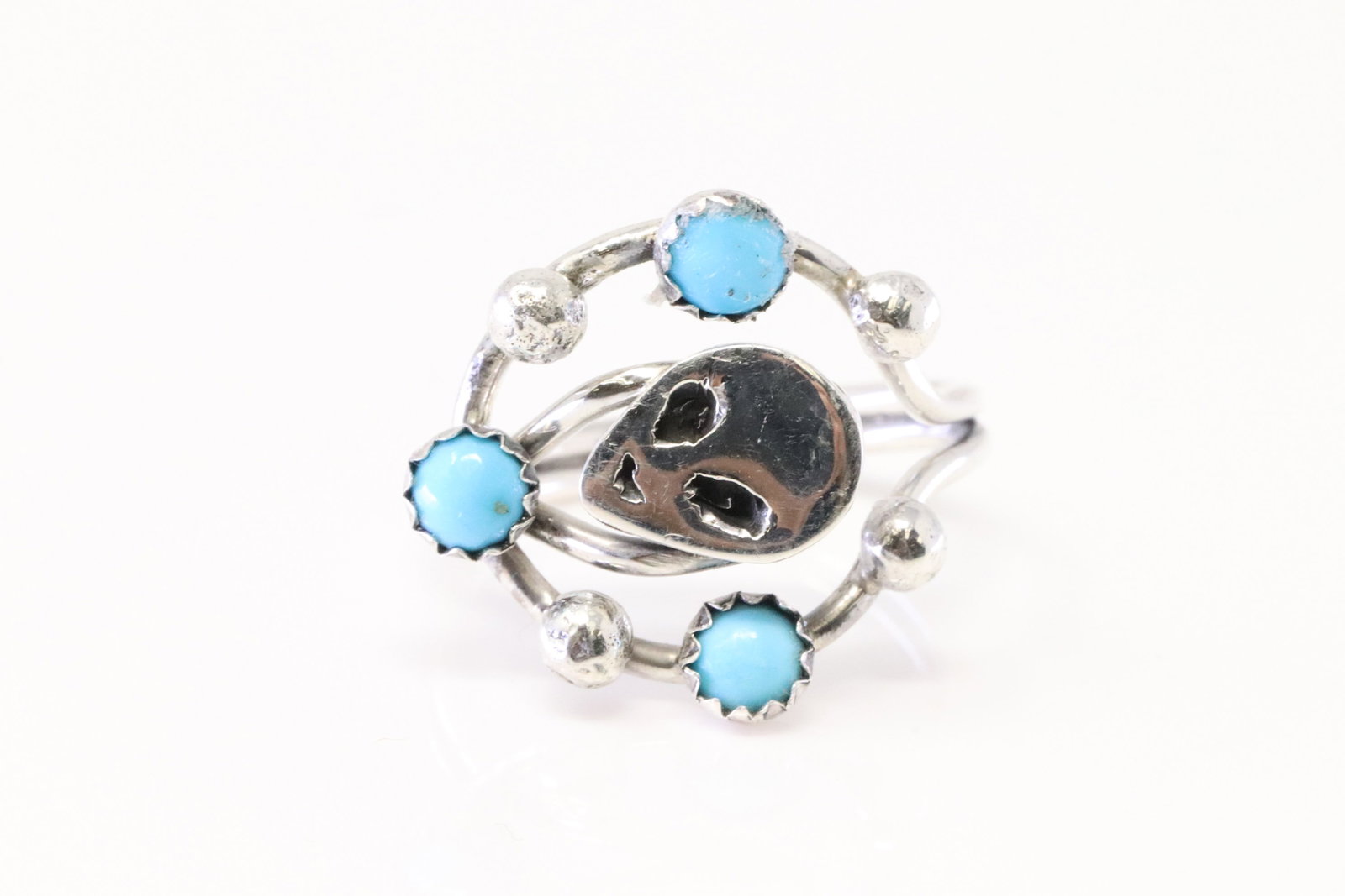 Native America Navajo Sterling Silver Turquoise Alien Ring By David Lopez.: This is a Native America Navajo Sterling Silver Turquoise Alien Ring By David Lopez. Ring size: 6.00.
