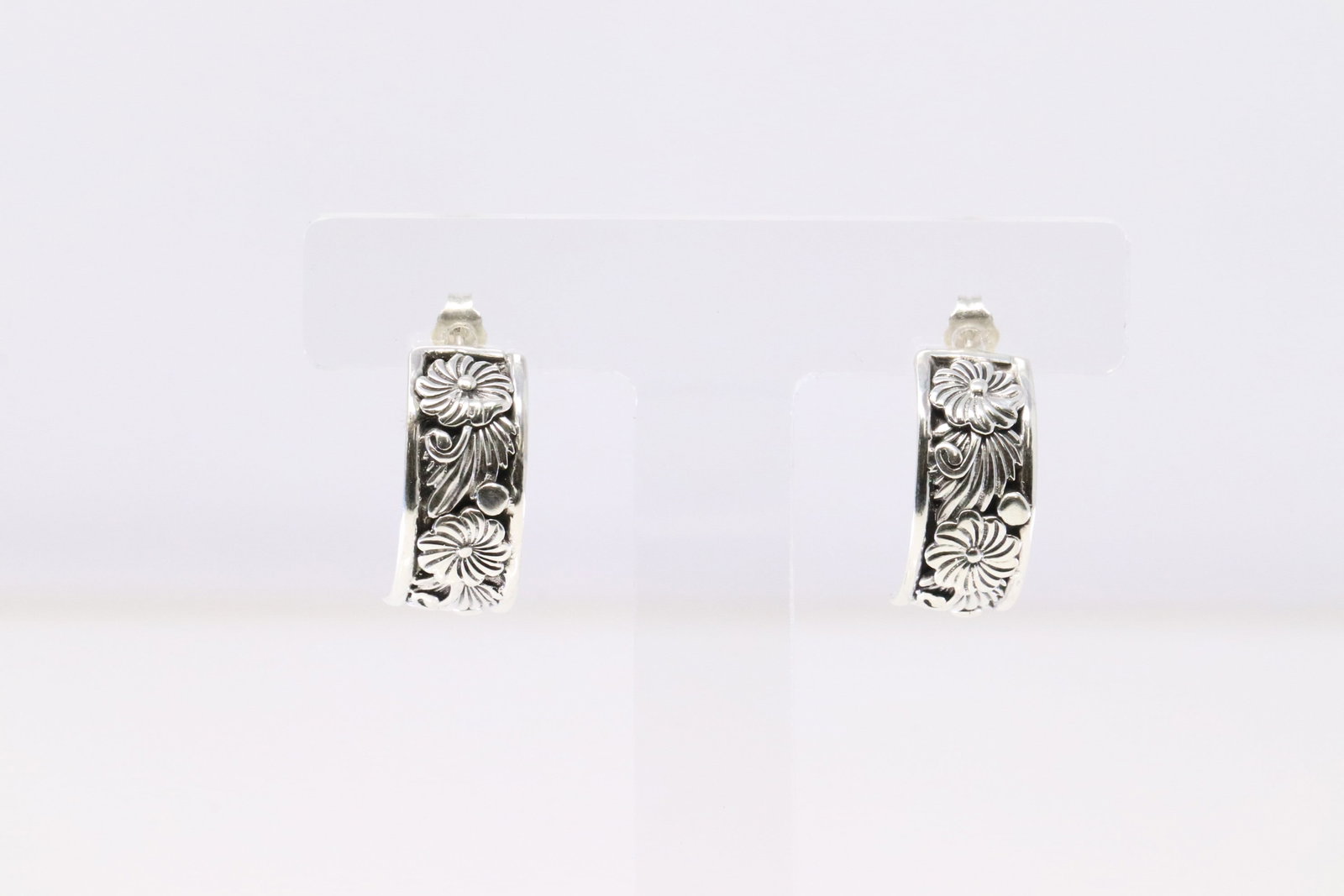 Native America Navajo Sterling Silver Floral Hoop Earring's By Tom Dinetso.: This is a Native America Navajo Sterling Silver Floral Hoop Earring's By Tom Dinetso.