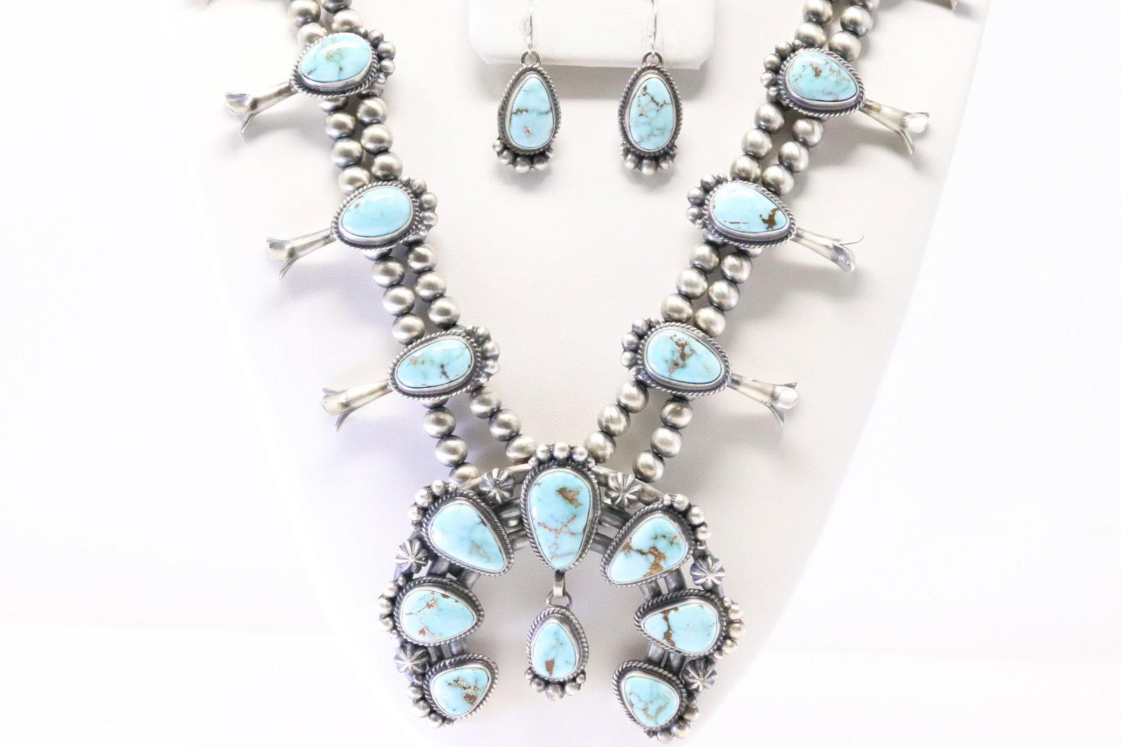 Native American Navajo Sterling Silver Dry Creek Squash Blossom Necklace & Earring's set By Thomas: This is a Native American Navajo Sterling Silver Dry Creek Squash Blossom Necklace & Earring's set By Thomas Francisco. Necklace length: 26.00" Total weight: 189.70 Grams.