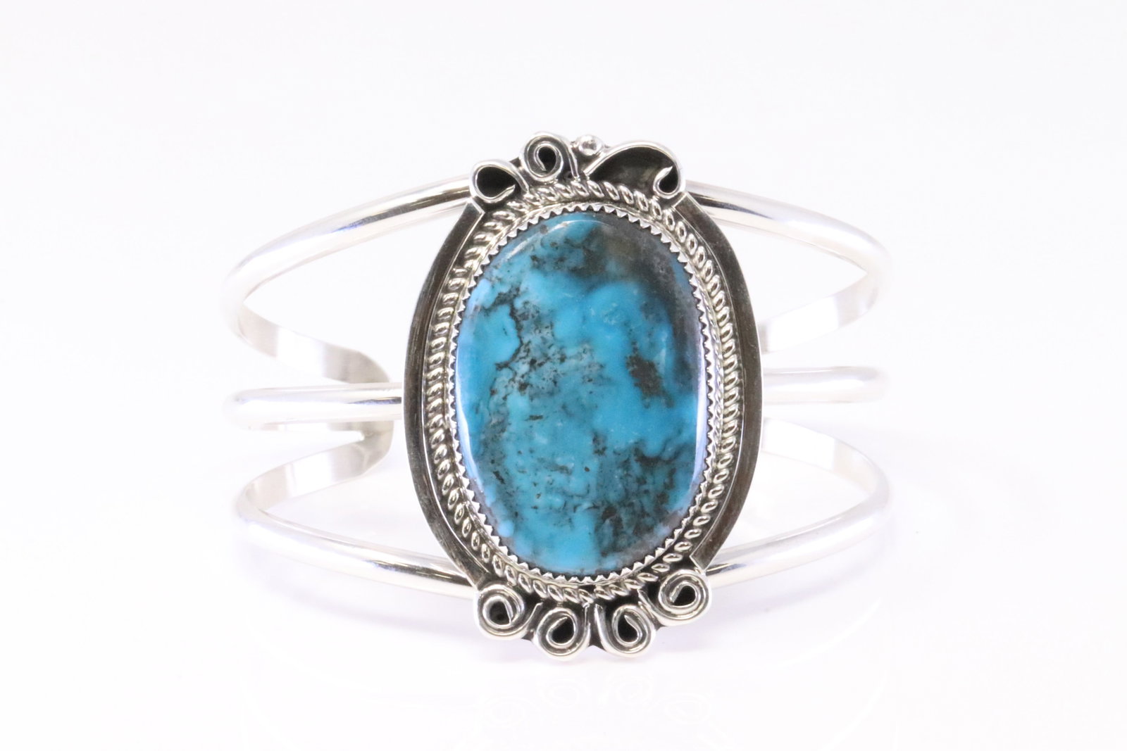 Native America Navajo Sterling Silver Turquoise Bracelet Cuff By Leslie Nez.: This is a Native America Navajo Sterling Silver Turquoise Bracelet Cuff By Leslie Nez.
