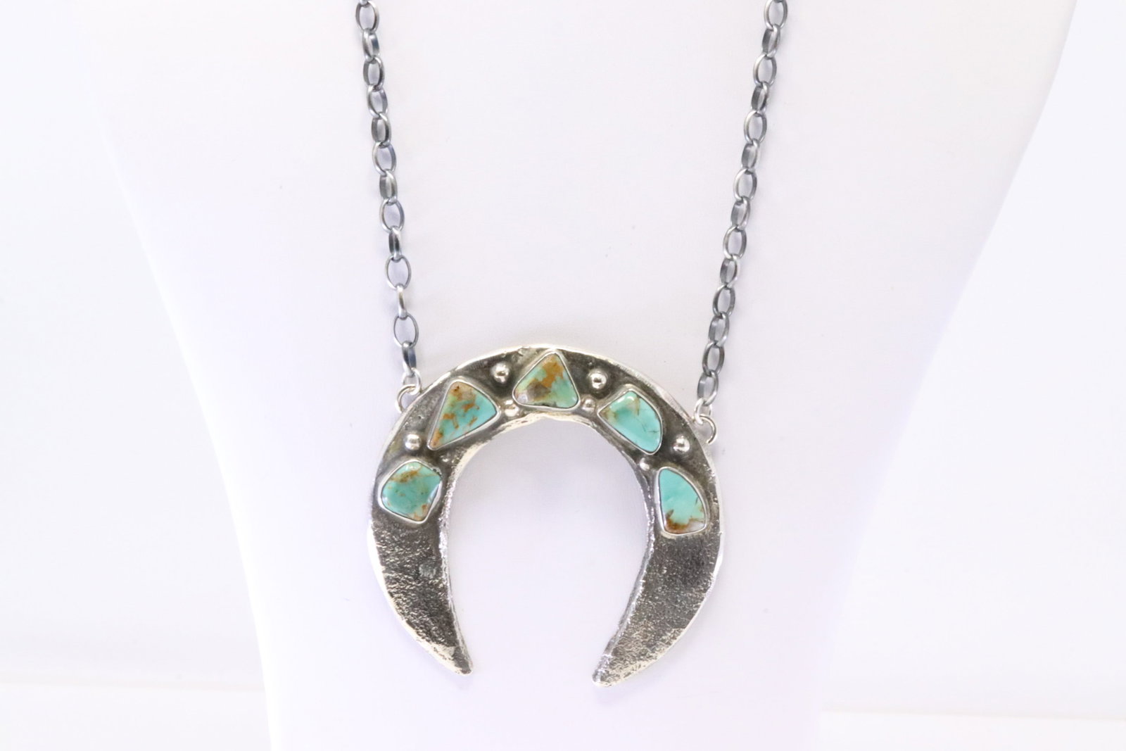 Native America Zuni Sterling Silver Kingman Turquoise Necklace By Jude Candelaria.: This is a Native America Zuni Sterling Silver Kingman Turquoise Necklace By Jude Candelaria. Necklace length: 18.00"