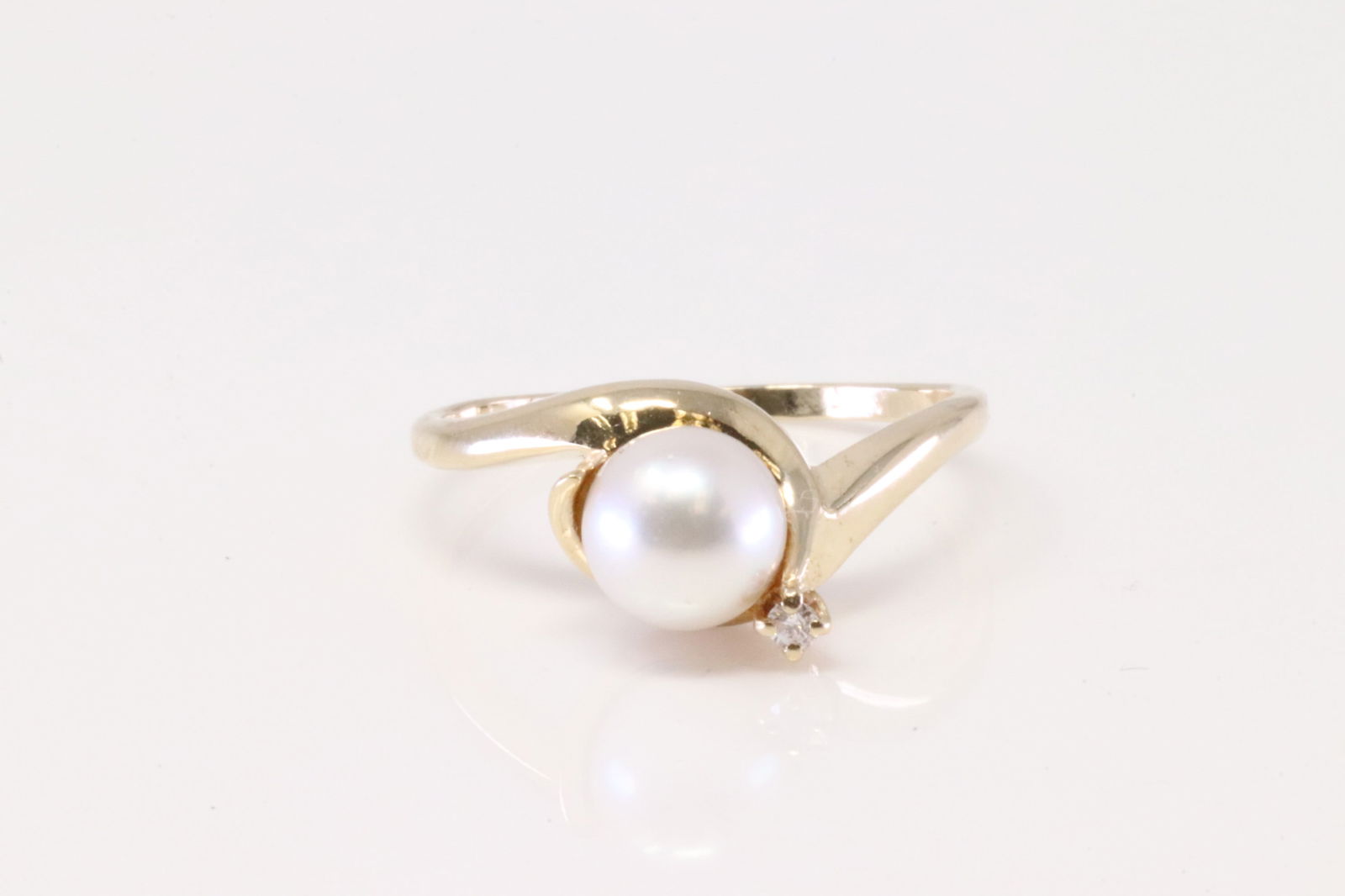 Pearl & Diamond Ring 14Kt. (1 of 4)