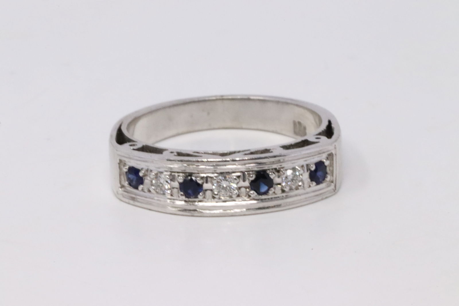 14Kt White Gold Sapphire Diamond Ring. (1 of 5)