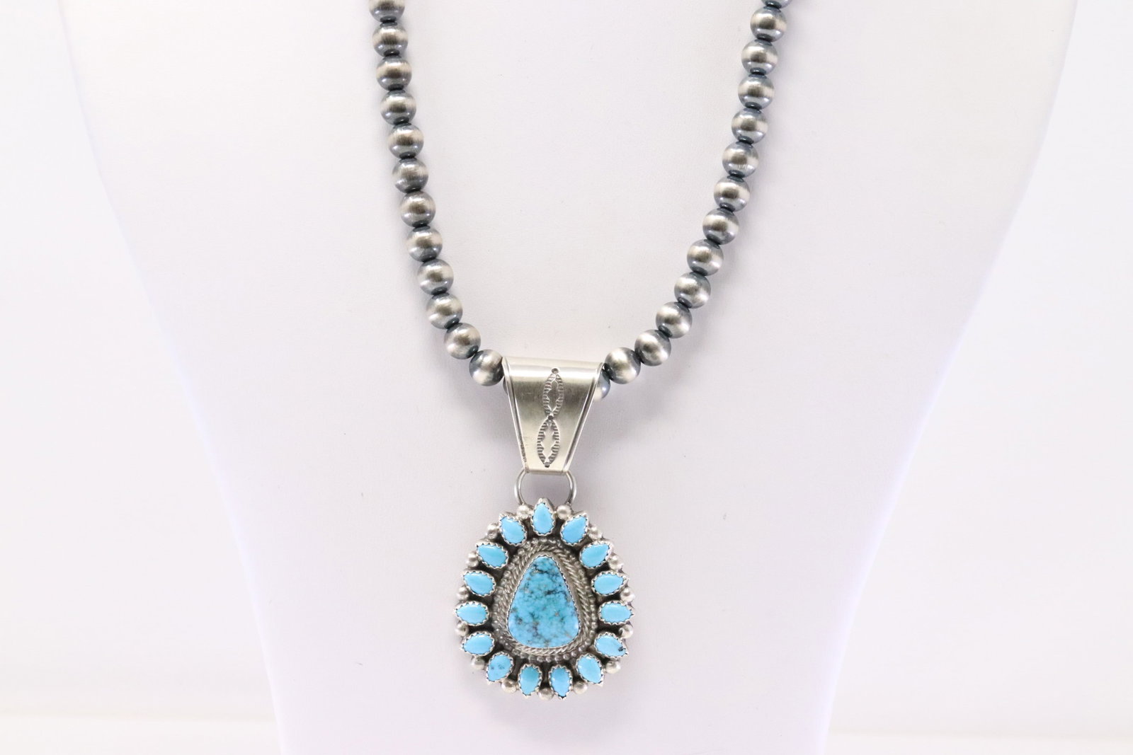 Native America Navajo Sterling Silver Turquoise Necklace By Tom Lewis.: This is a Native America Navajo Sterling Silver Turquoise Necklace By Tom Lewis. Necklace length: 16.00"