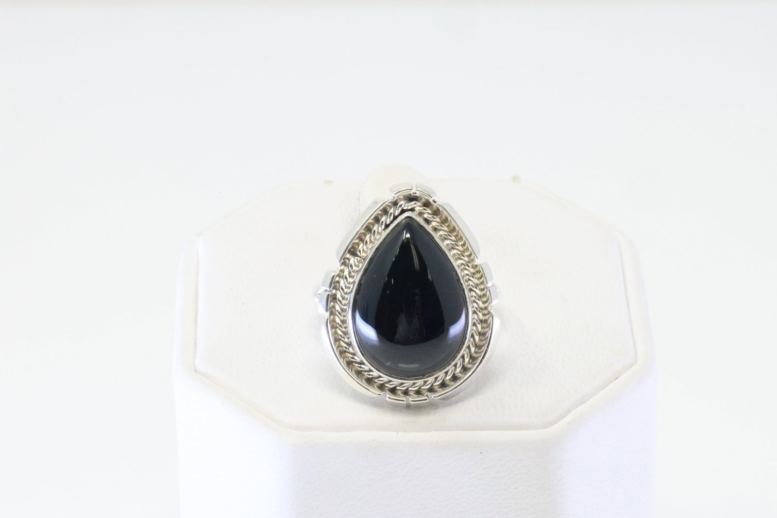 Native America Navajo Sterling Silver Black Onyx Ring By Samuel Yellowhair.: This is a Native America Navajo Sterling Silver Black Onyx Ring By Samuel Yellowhair. Ring size: 8.50.