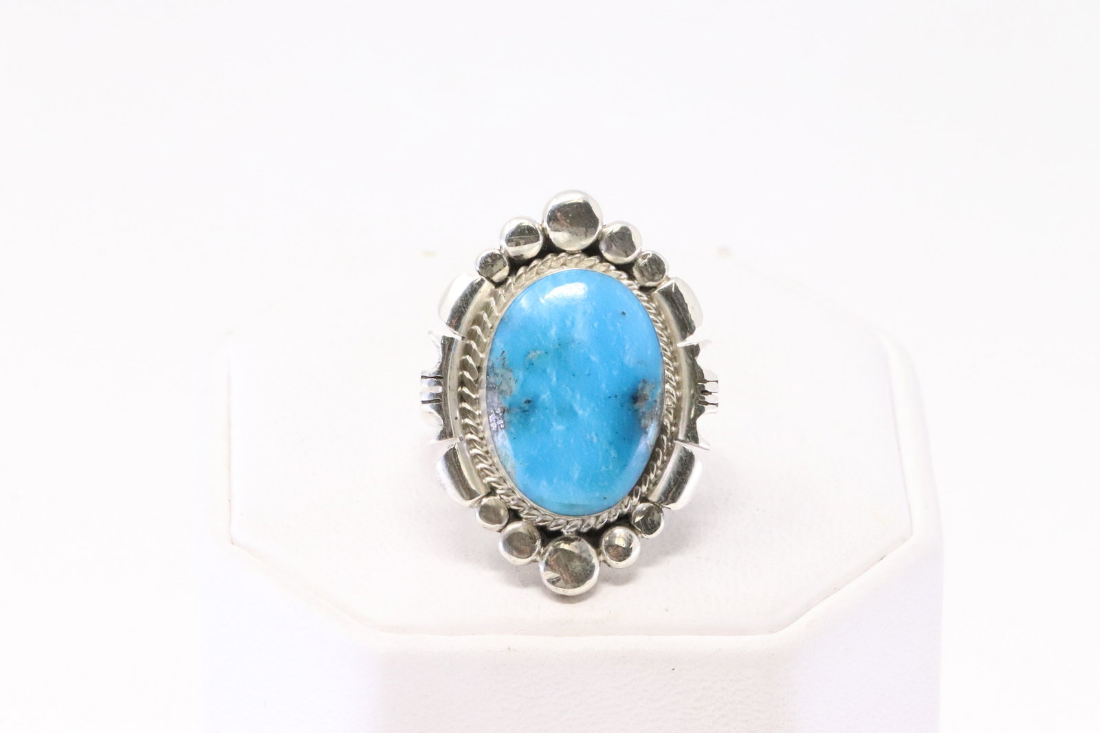 Native America Navajo Sterling Silver Turquoise Ring By Samuel Yellowhair.: This is a Native America Navajo Sterling Silver Turquoise Ring By Samuel Yellowhair. Ring size: 7.00.