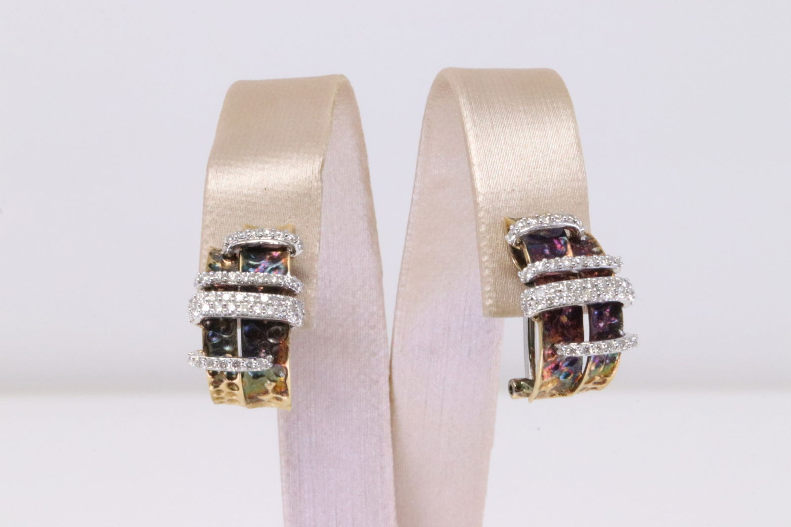 18Kt Yellow Gold Diamond Earring. (1 of 4)