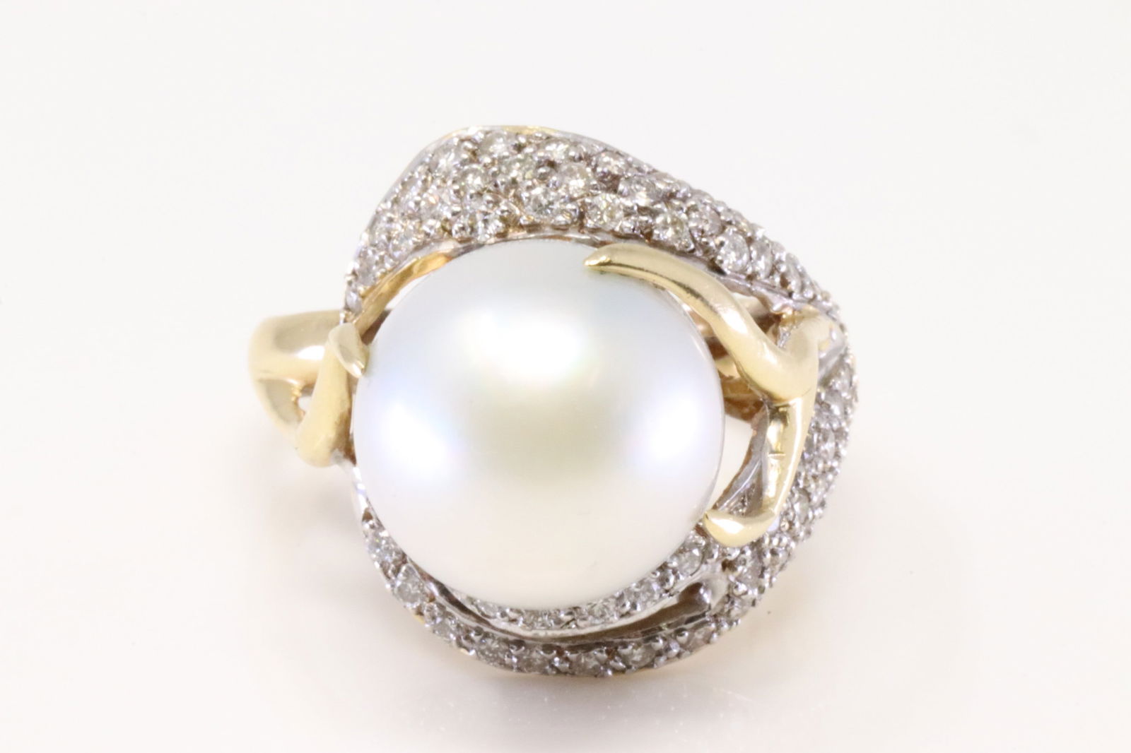 14Kt Yellow Gold Pearl / Diamond Ring. (1 of 5)