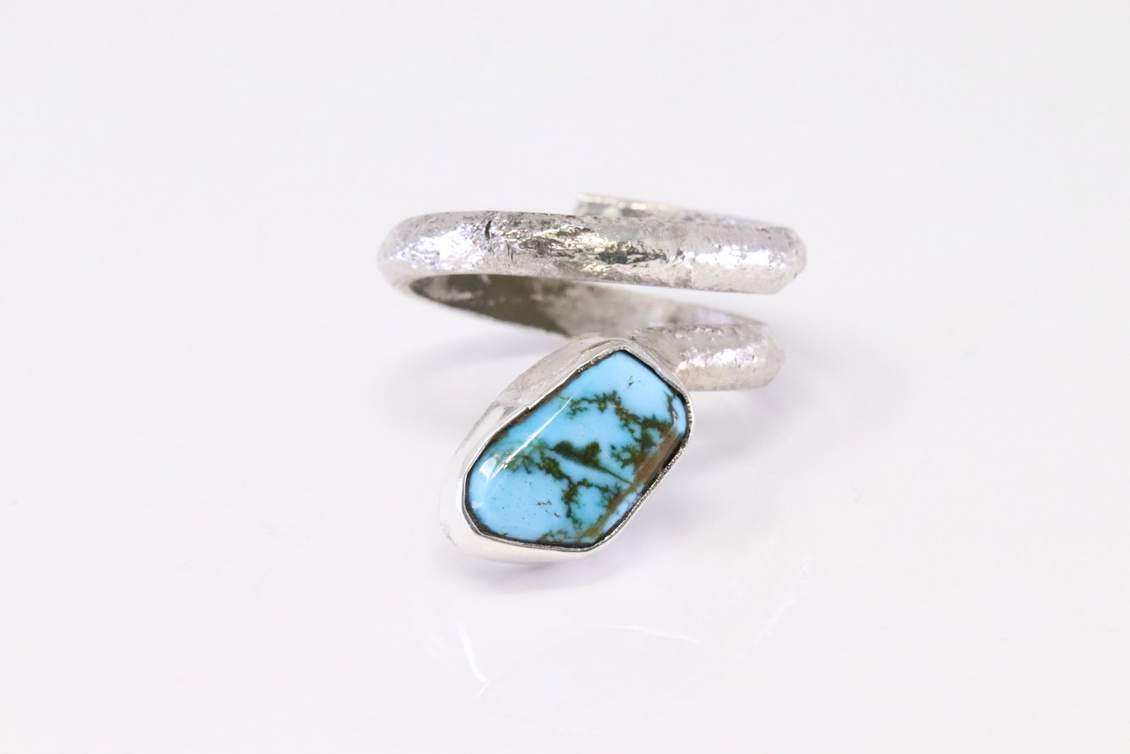 Native America Zuni Sterling Silver Turquoise Ring By Jude Calendaria.: This is a Native America Zuni Sterling Silver Turquoise Ring By Jude Calendaria. Ring size: 9.50.