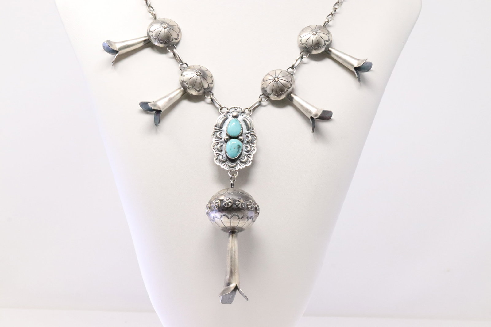 Native America Navajo Sterling Silver Turquoise Squash Blossom Necklace By Tim Yazzie.: This is a Native America Navajo Sterling Silver Turquoise Squash Blossom Necklace By Tim Yazzie. Necklace length: 24.00"