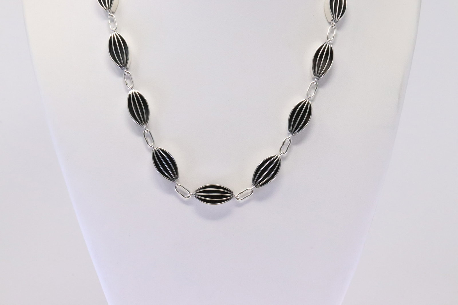 Native America Navajo Sterling Silver Contemporary Necklace By James Bahe.: This is a Native America Navajo Sterling Silver Contemporary Necklace By James Bahe. Necklace length: 16.00"