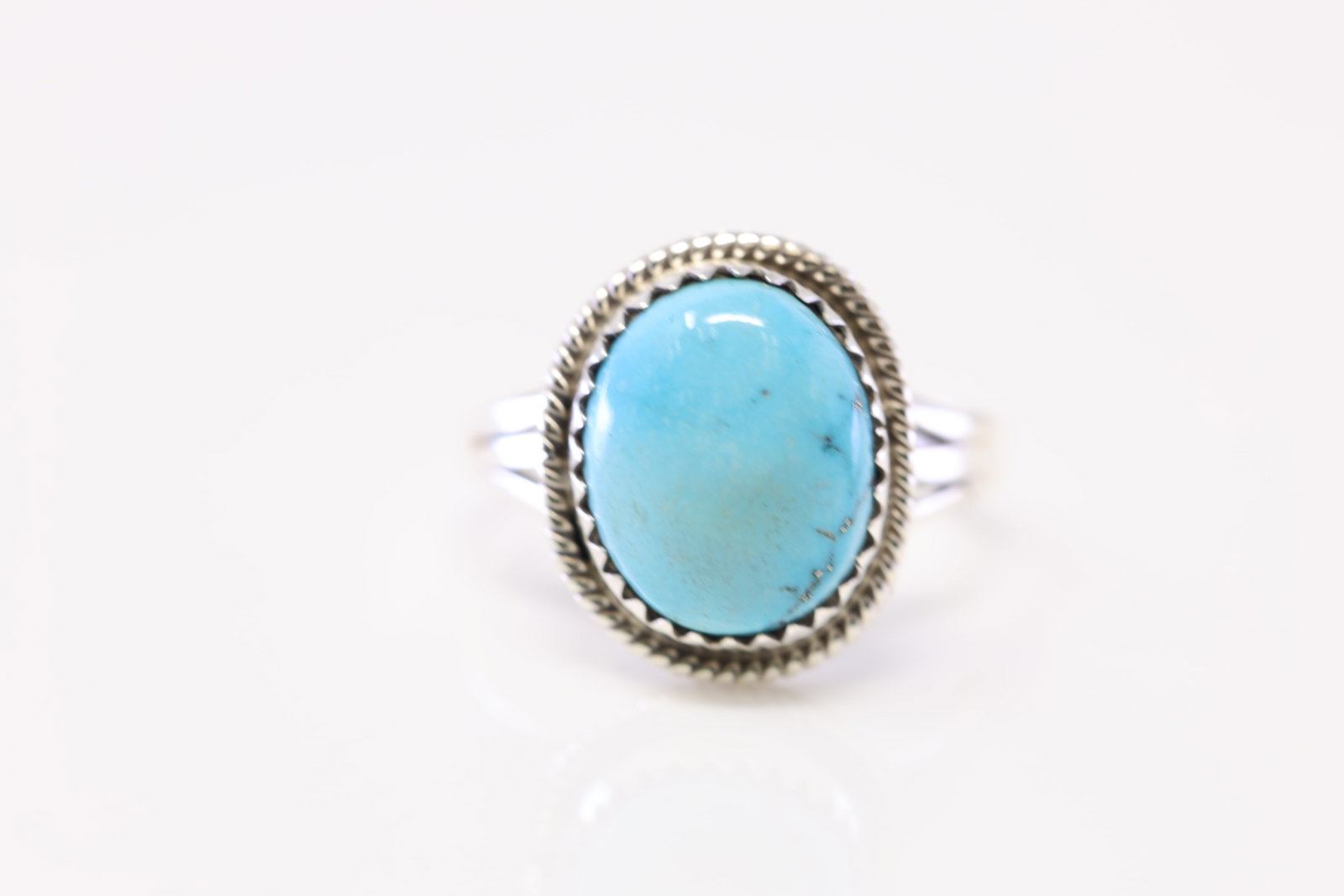Native American Navajo Sterling Silver Turquoise Ring By Tom Dinetso.: This is a Native American Navajo Sterling Silver Turquoise Ring By Tom Dinetso. Ring size: 8.00.