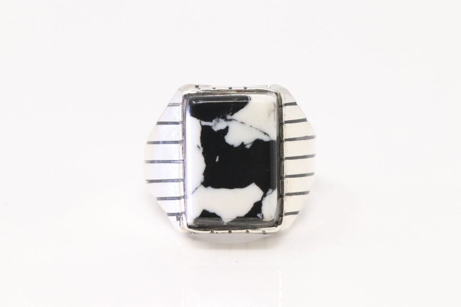 Native America Navajo Sterling Silver White Buffalo Ring R. (1 of 4)
