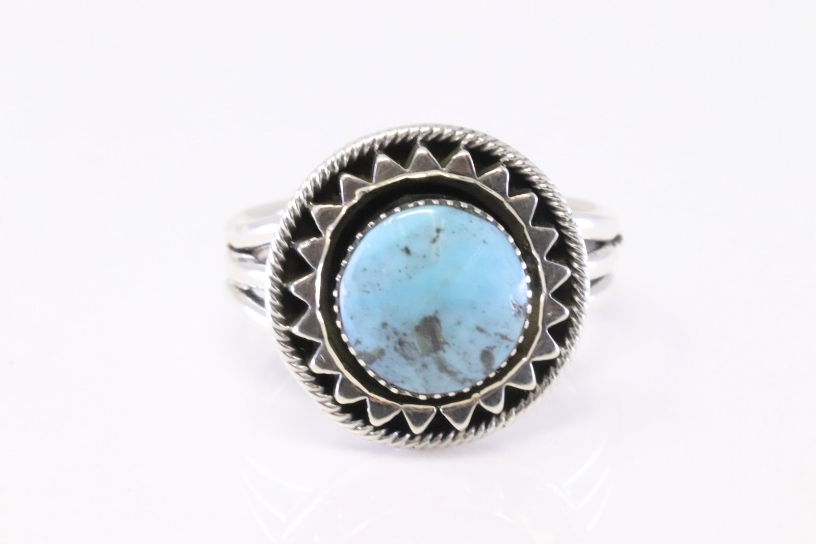 Native America Navajo Sterling Silver Turquoise Ring By Daniel Dakai.: This is a Native America Navajo Sterling Silver Turquoise Ring By Daniel Dakai. Ring size: 8.75.
