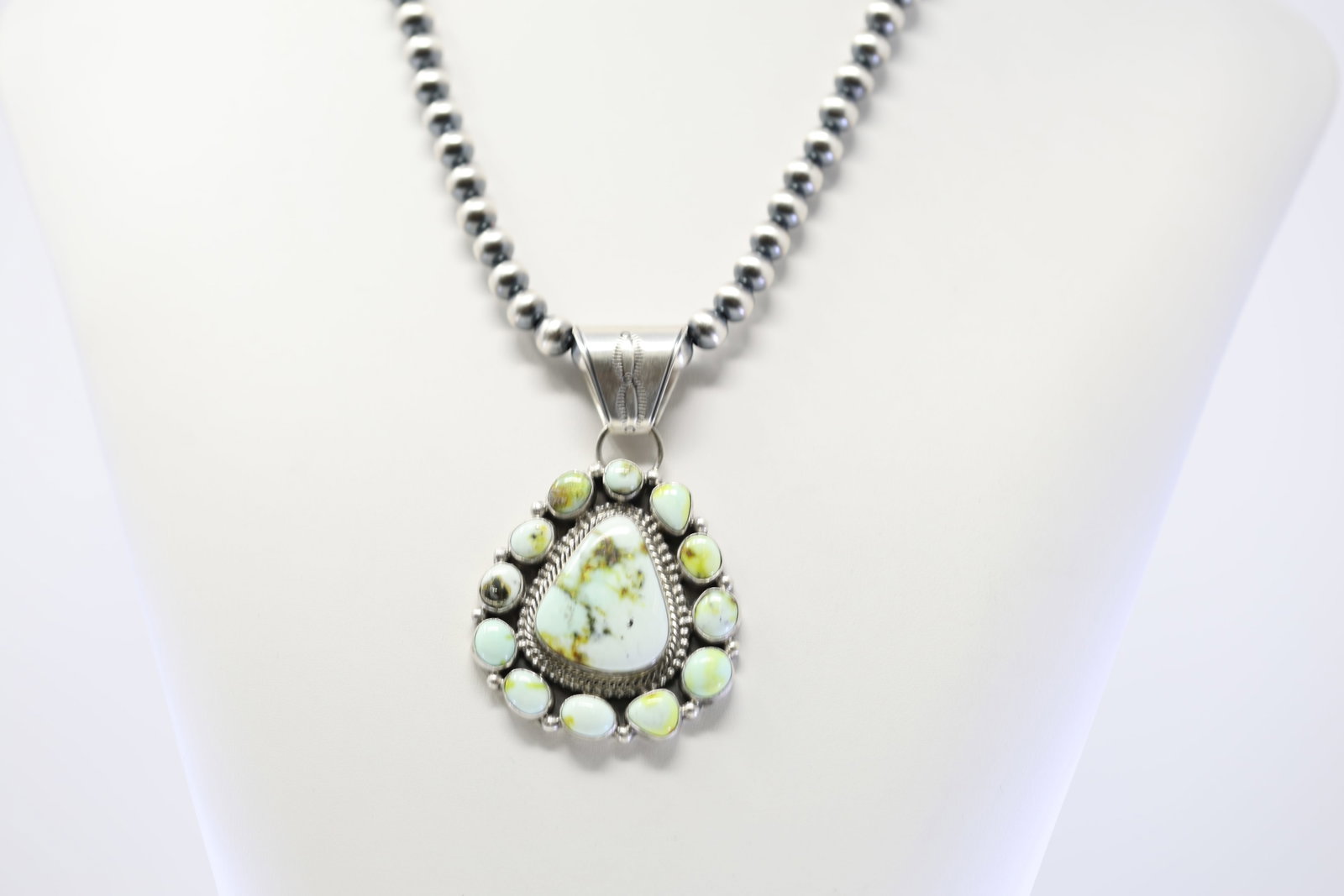 Native America Navajo Sterling Silver Palomino Necklace By Tom Lewis.: This is a Native America Navajo Sterling Silver Palomino Necklace By Tom Lewis. Necklace length: 18.00"