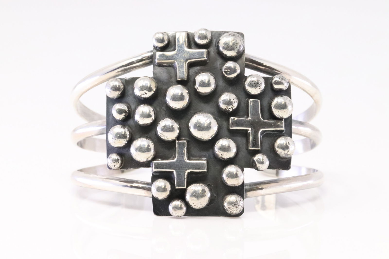 Native America Navajo Sterling Silver Cross Bracelet By Chimney Butte. (1 of 4)