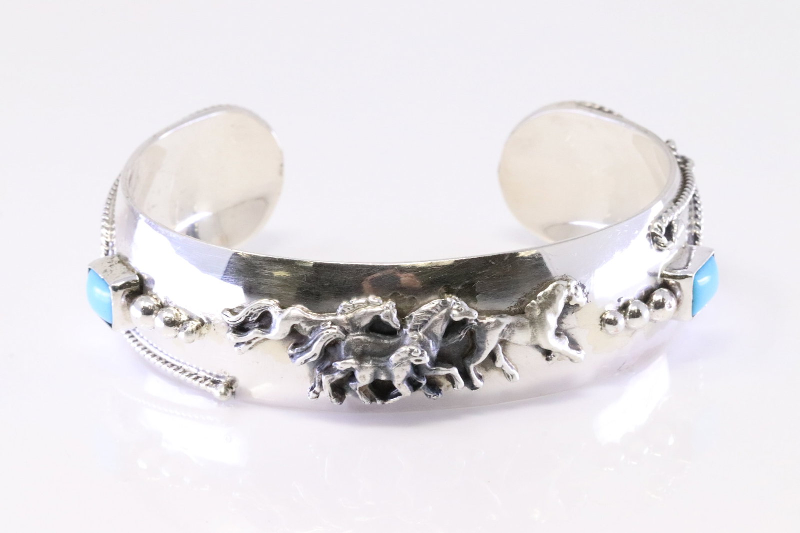 Native America Navajo Sterling Silver Turquoise Horse Bracelet By Bobby Platero.: This is a Native America Navajo Sterling Silver Turquoise Horse Bracelet By Bobby Platero.