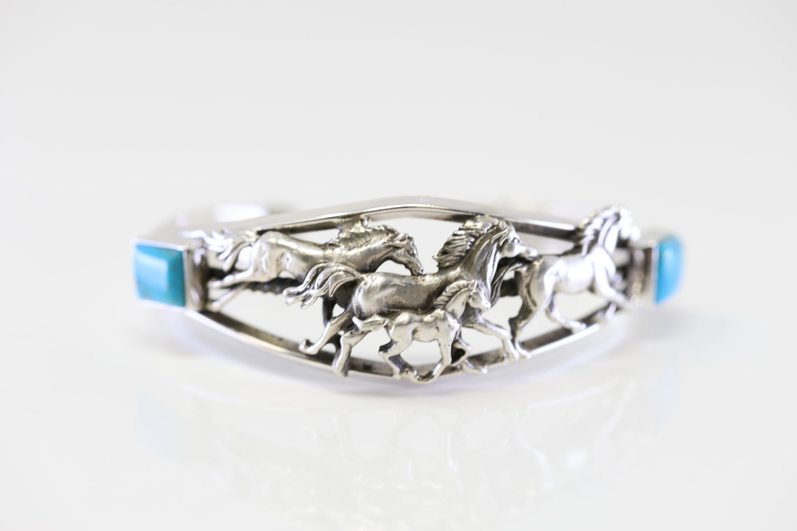 Native America Navajo Sterling Silver Turquoise Horse Barcelet Cuff By Bobby Platero.: This is a Native America Navajo Sterling Silver Turquoise Horse Barcelet Cuff By Bobby Platero.