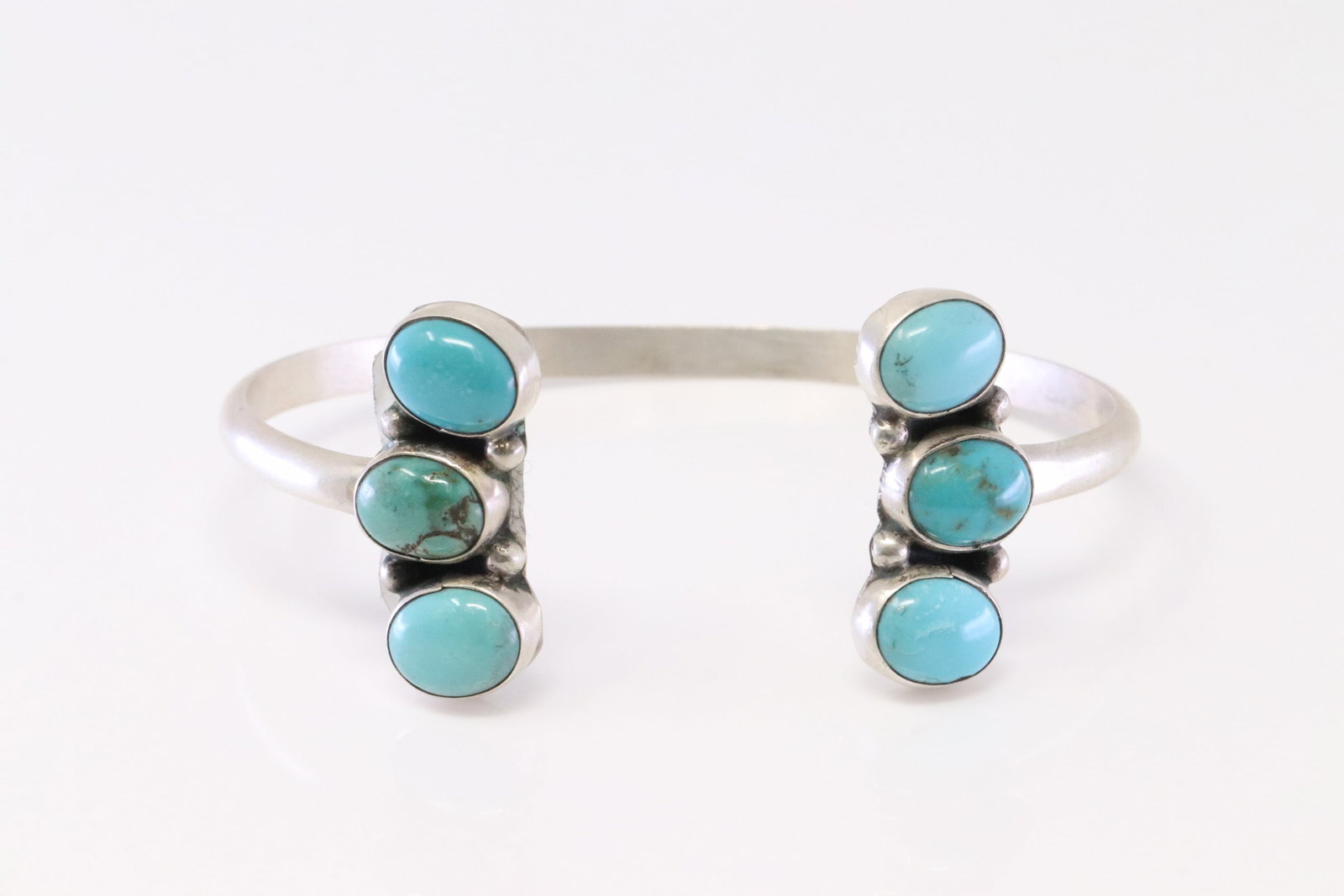 Native American Navajo Sterling Silver Kingman Turquoise Bracelet Cuff By Geraldine James.: This is a Native American Navajo Sterling Silver Kingman Turquoise Bracelet Cuff By Geraldine James.