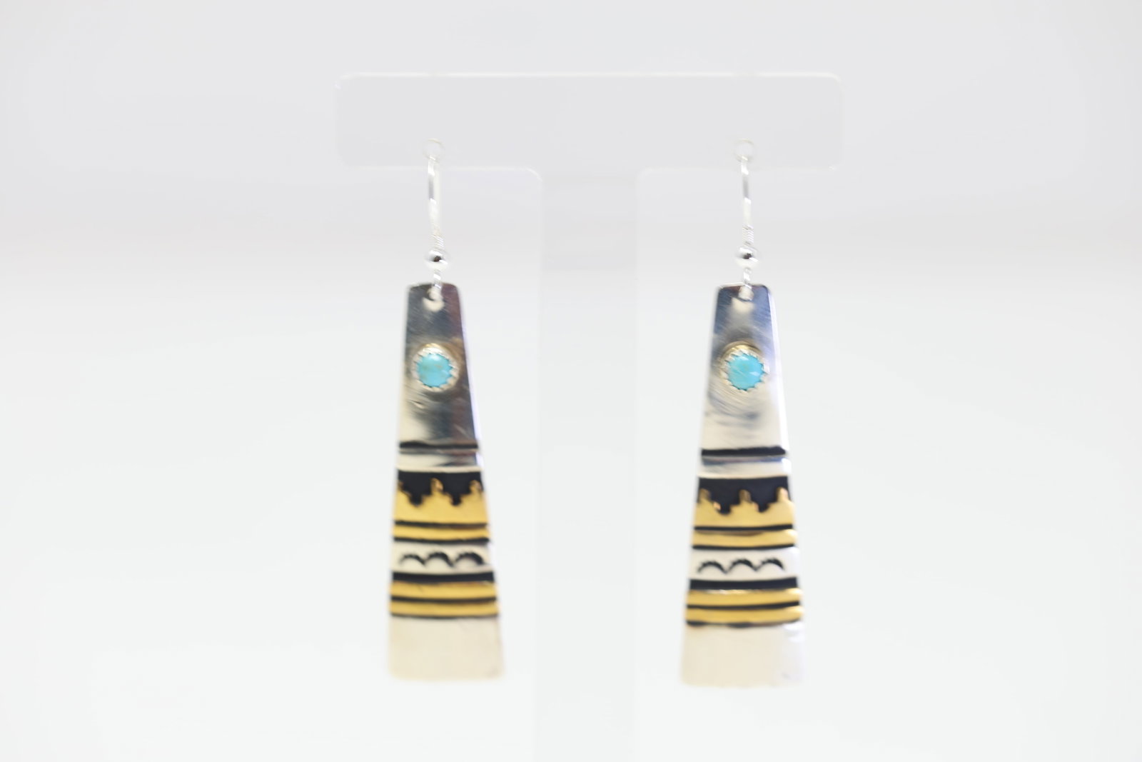 Native American Navajo Sterling Silver Turquoise Dangling Earring's By T&R Singer.: This is a Native American Navajo Sterling Silver Turquoise Dangling Earring's By T&R Singer.