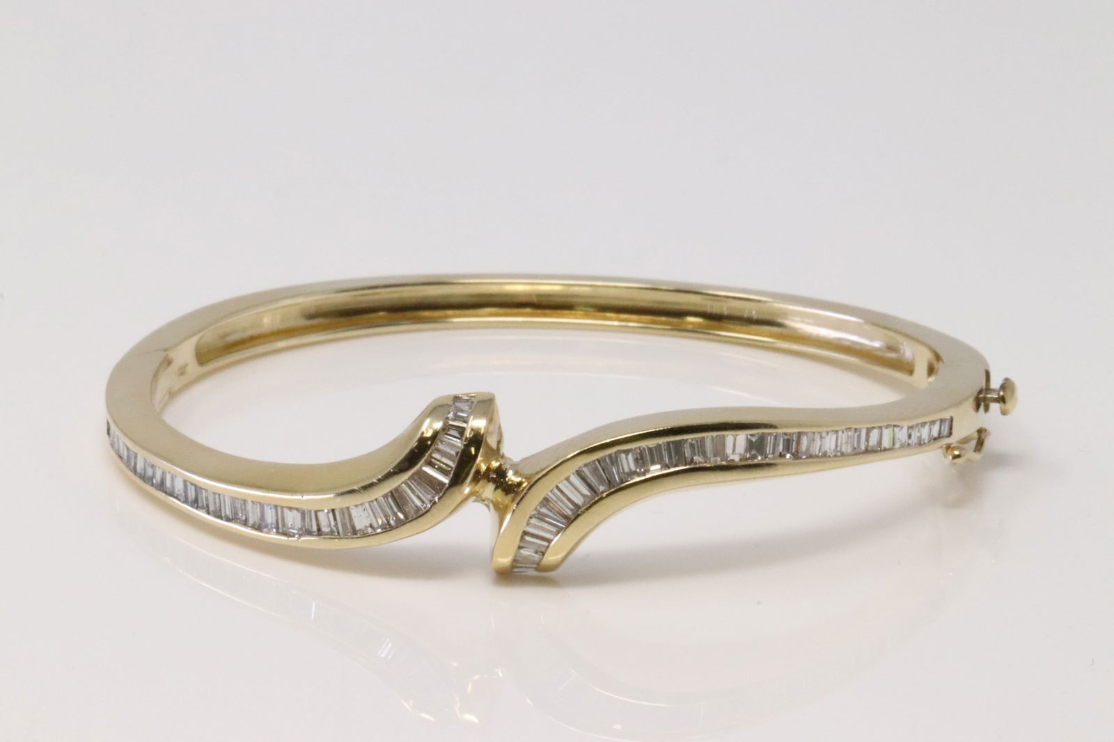 14Kt Yellow Gold Diamond Bangle Bracelet. (1 of 5)