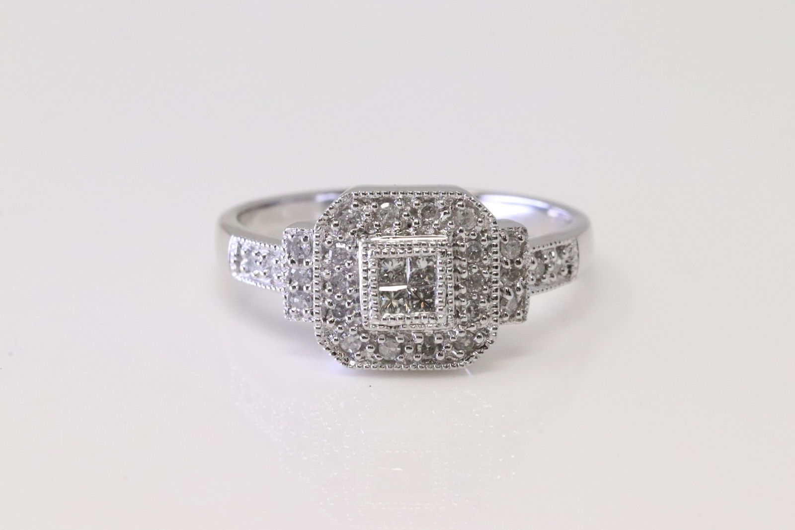 Diamond Ring 10Kt. (1 of 4)