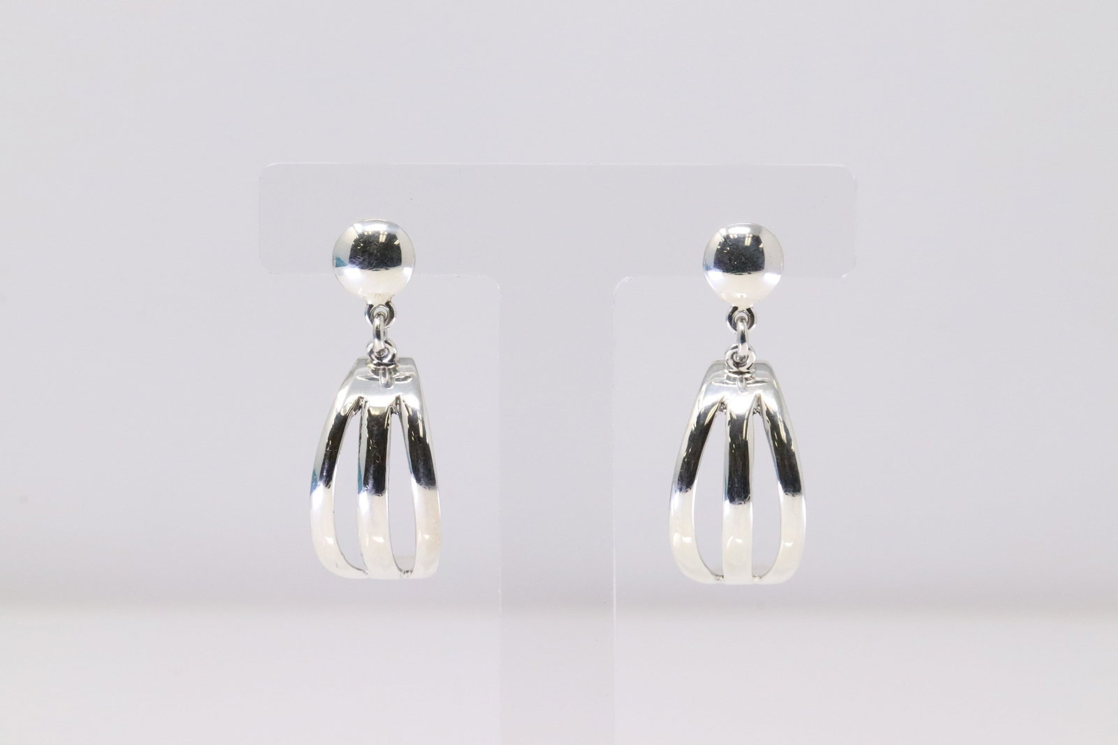 Native America Navajo Sterling Silver Ribbed Post / Dangling Earring's By James Bahe.: This is a Native America Navajo Sterling Silver Ribbed Post / Dangling Earring's By James Bahe.