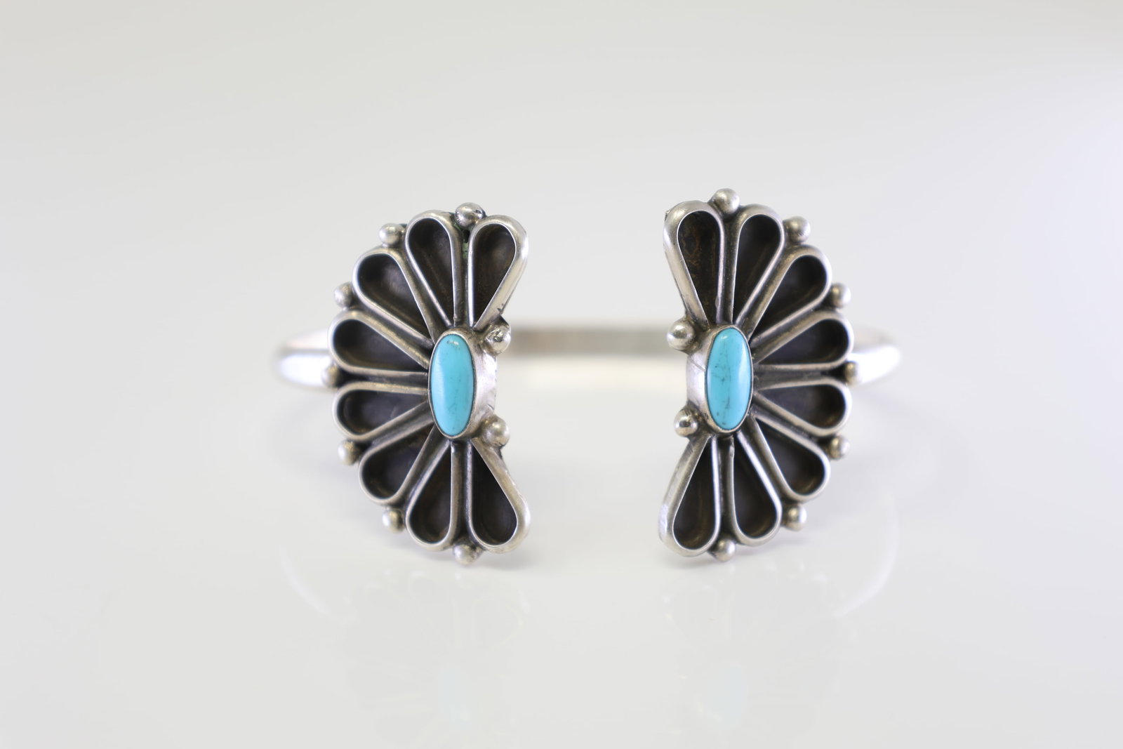 Native American Navajo Sterling Silver Kingman Turquoise Bracelet Cuff By Geraldine James.: This is a Native American Navajo Sterling Silver Kingman Turquoise Bracelet Cuff By Geraldine James.