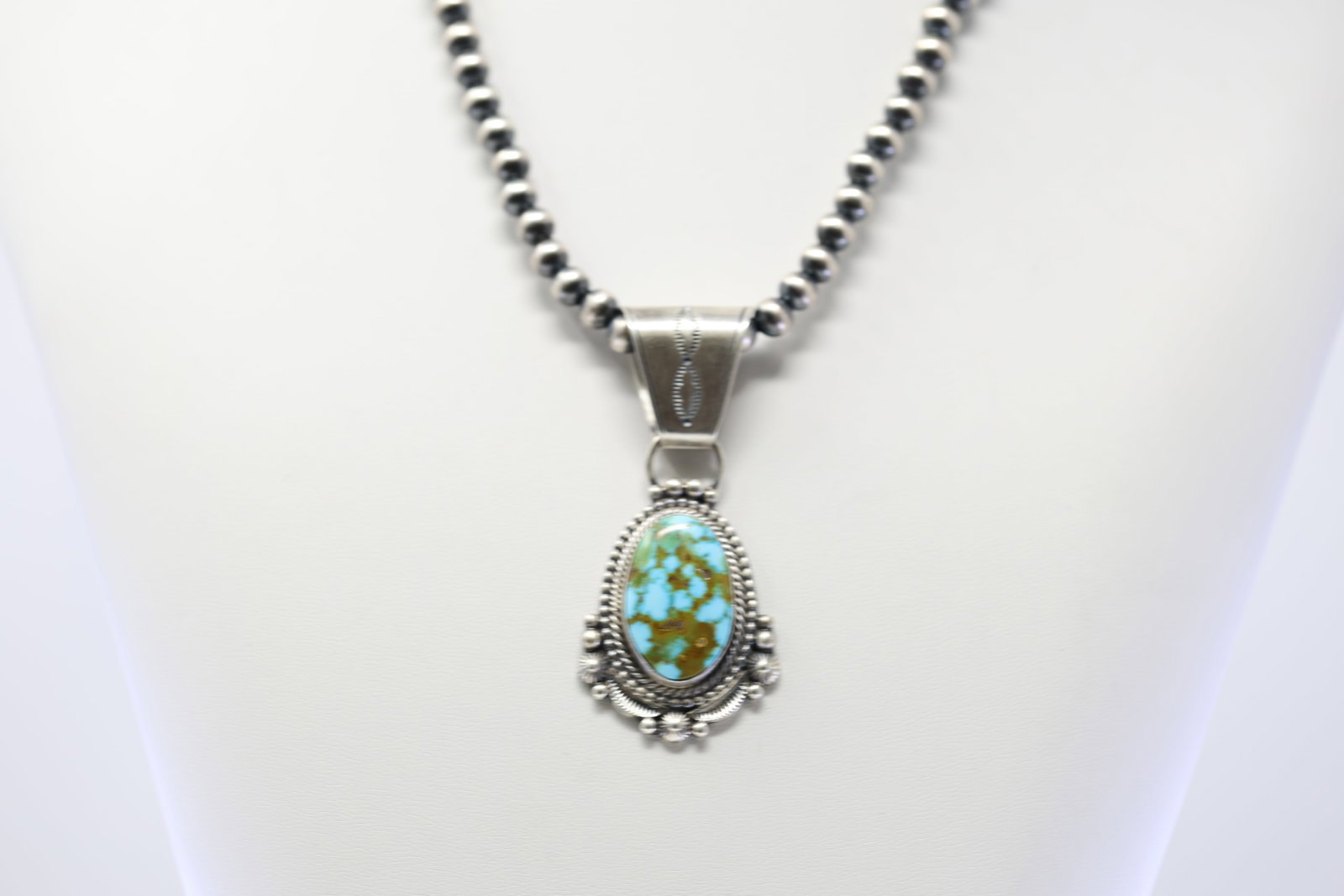 Native America Navajo Sterling Silver Kingman Turquoise Necklace By Tom Lewis.: This is a Native America Navajo Sterling Silver Kingman Turquoise Necklace By Tom Lewis. Necklace length: 16.00"
