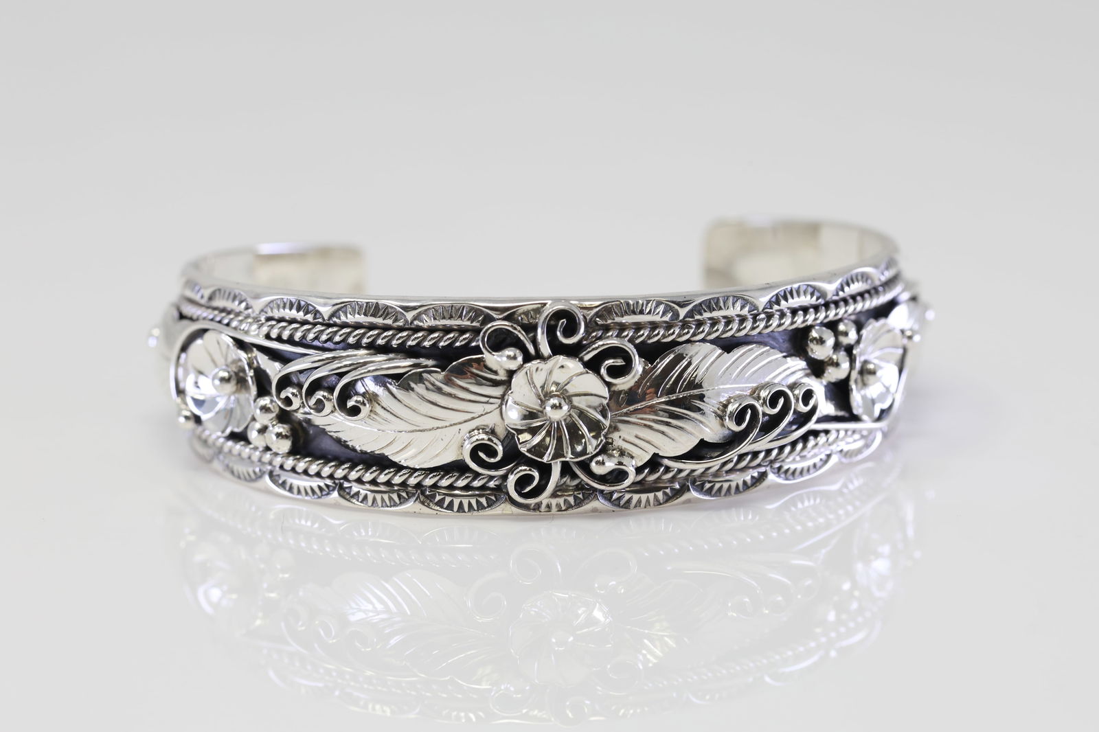 Native America Navajo Sterling Silver Floral Bracelet Cuff By Freddie James. (1 of 4)