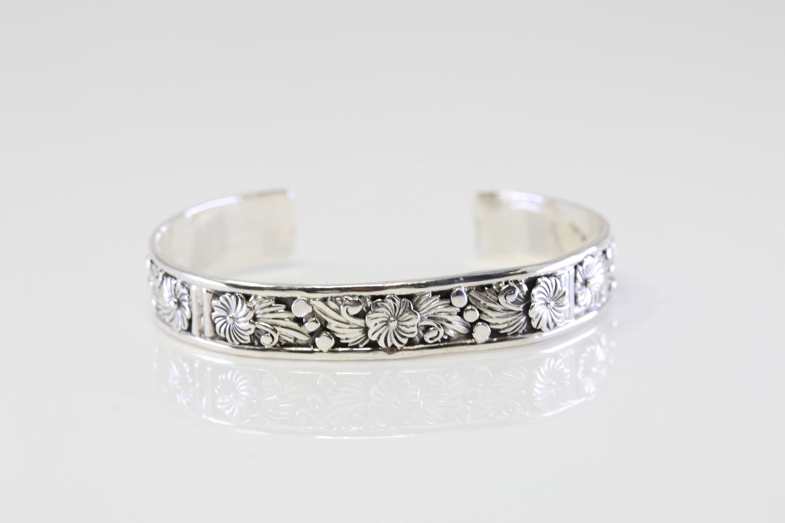 Native America Navajo Sterling Silver Floral Bracelet Cuff By Tom Dinetso. (1 of 4)