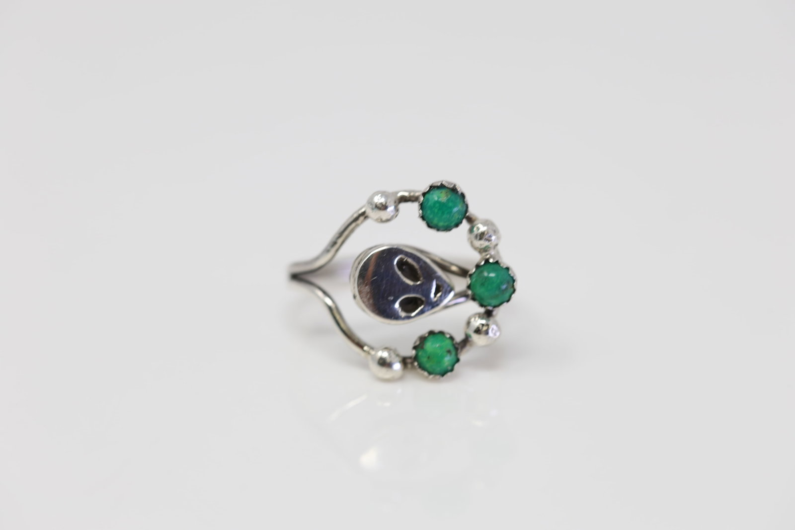 Native America Navajo Sterling Silver Turquoise Alien Ring By David Lopez.: This is a Native America Navajo Sterling Silver Turquoise Alien Ring By David Lopez. Ring size: 8.00.