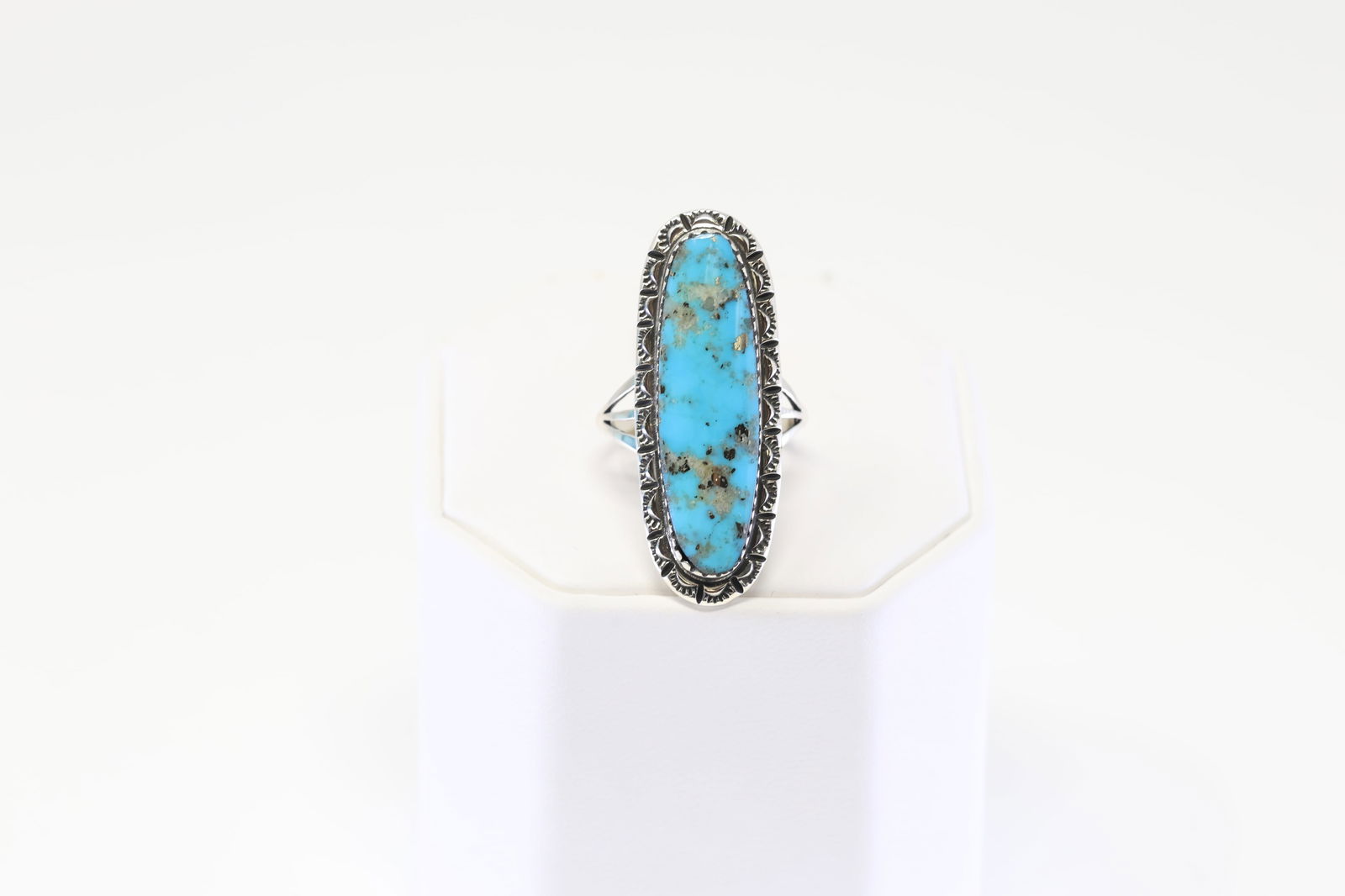 Native America Navajo Sterling Silver Turquoise Ring By Mike Smith.: This is a Native America Navajo Sterling Silver Turquoise Ring By Mike Smith. Ring size: 8.00.