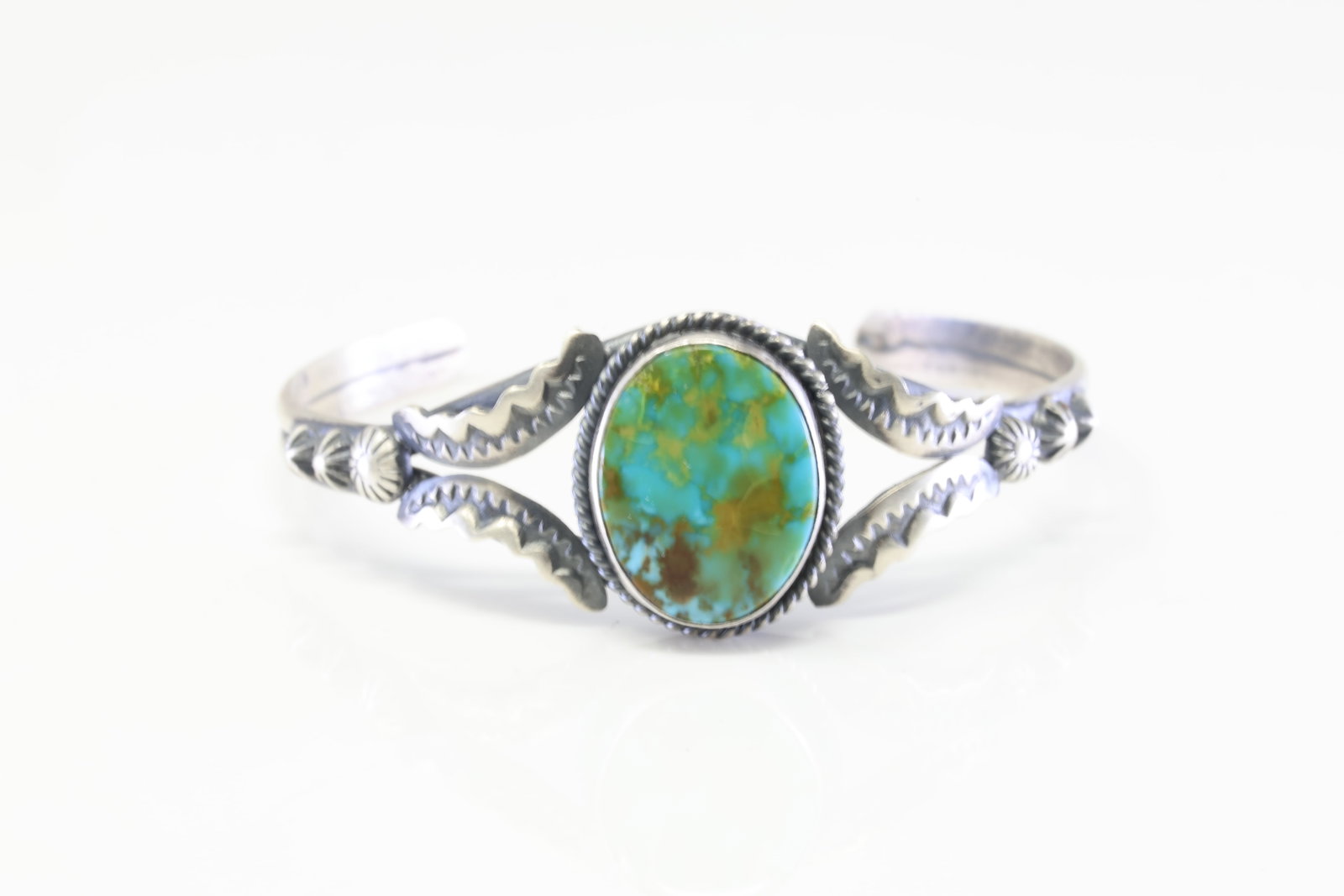 Native America Navajo Sterling Silver Kingman Turquoise Bracelet Cuff By Tom Lewis.: This is a Native America Navajo Sterling Silver Kingman Turquoise Bracelet Cuff By Tom Lewis.