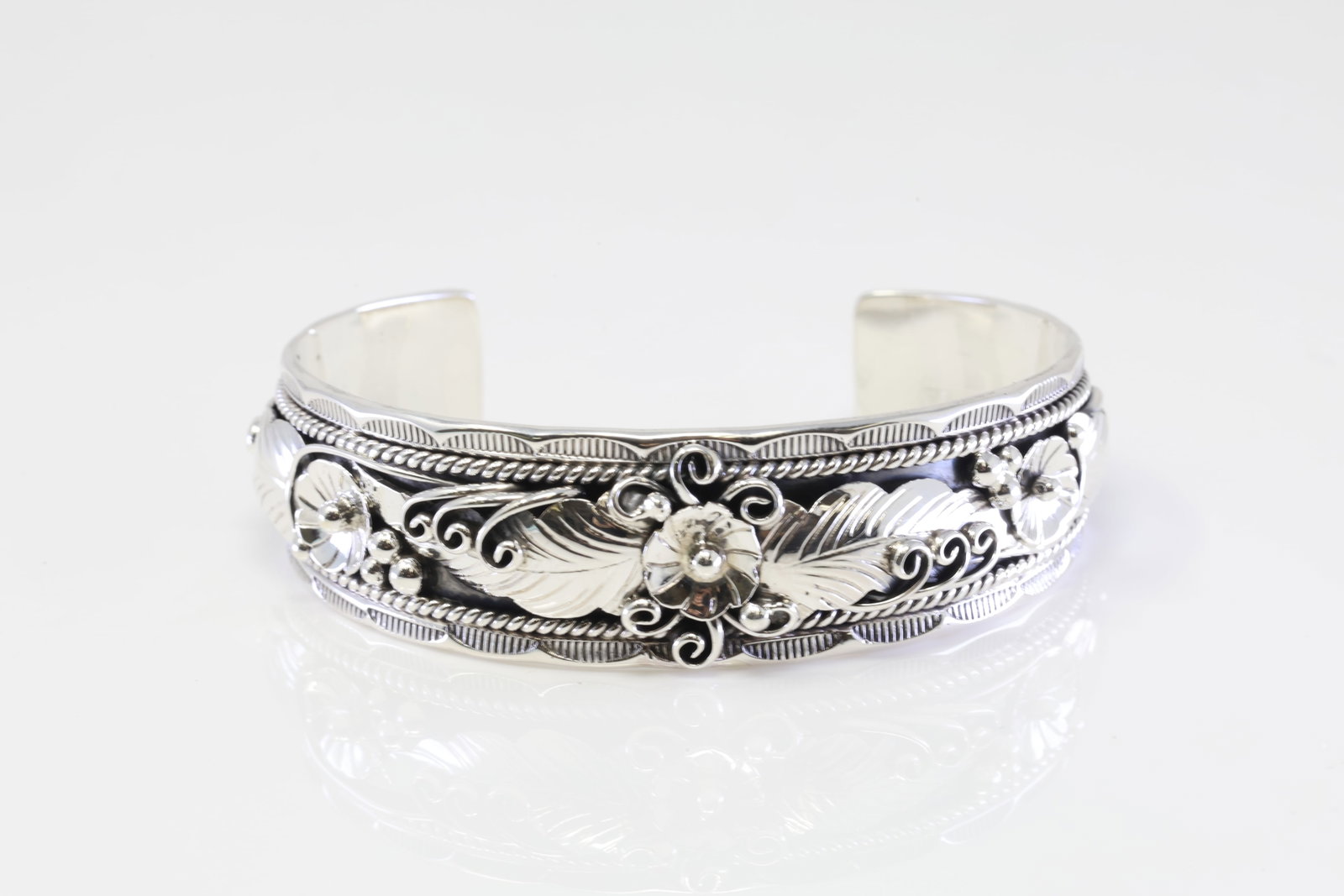 Native America Navajo Sterling Silver Floral Bracelet By Freddie James.: This is a Native America Navajo Sterling Silver Floral Bracelet By Freddie James.