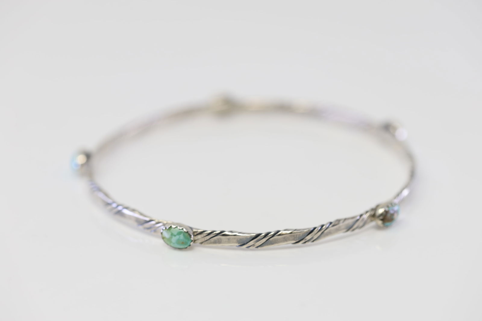Native America Navajo Sterling Silver Turquoise Bangle Bracelet. (1 of 4)