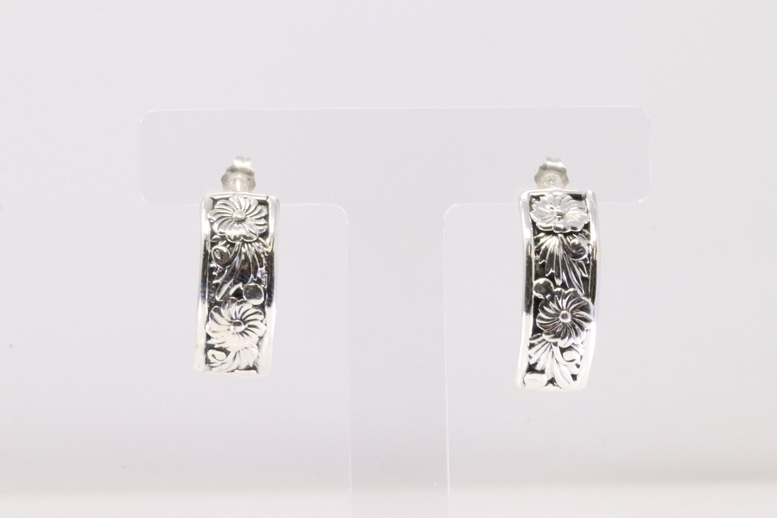 Native America Navajo Sterling Silver Floral Hoop Earring's By Tom Dinetso.: This is a Native America Navajo Sterling Silver Floral Hoop Earring's By Tom Dinetso.