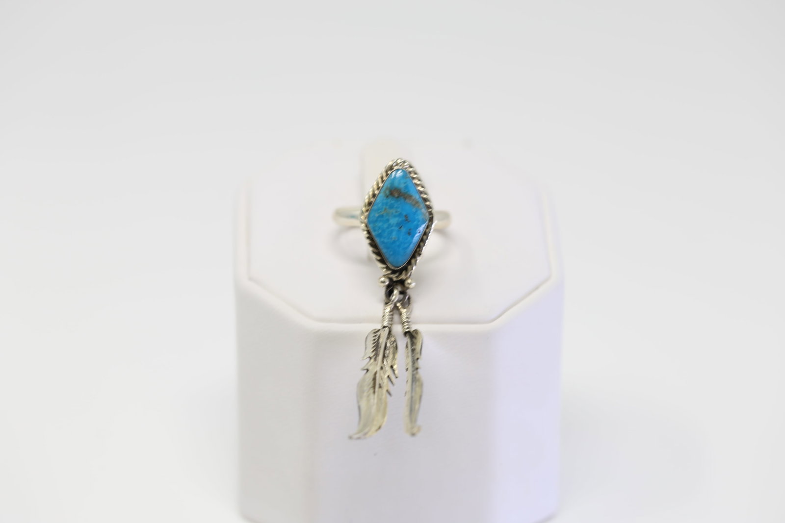 Native America Navajo Sterling Silver Turquoise Feather Ring By Jerome Lee.: This is a Native America Navajo Sterling Silver Turquoise Feather Ring By Jerome Lee. Ring size: 6.75.