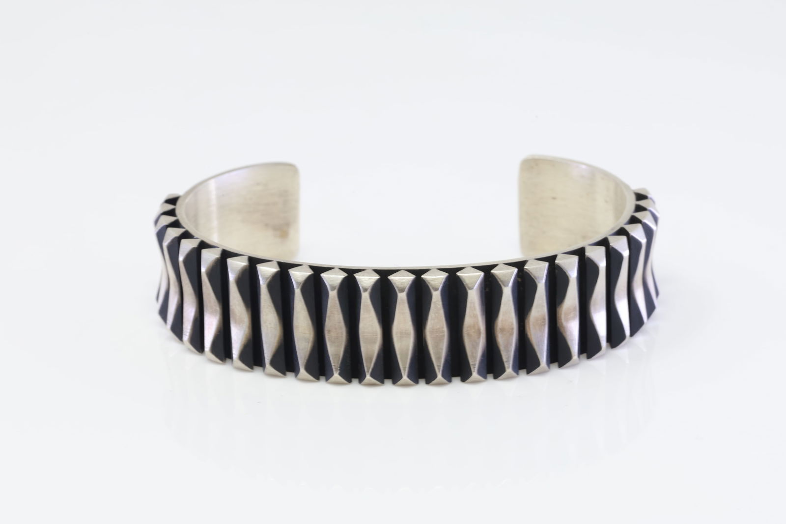 Native America Navajo Sterling Silver Bracelet Cuff By Leander Tahe. (1 of 4)