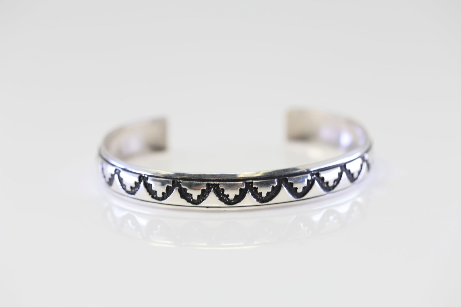 Native American Navajo Sterling Silver Bracelet Design Cuff By T&R Singer. (1 of 4)