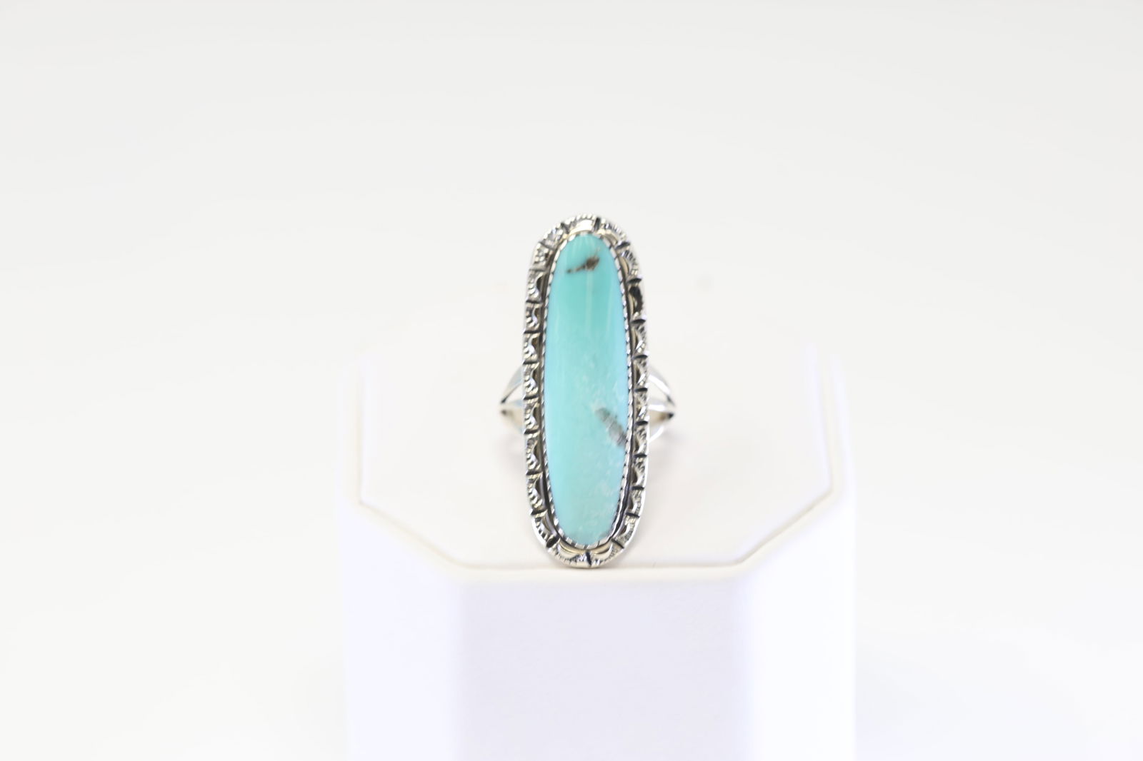 Native America Navajo Sterling Silver Turquoise Ring By Mike Smith.: This is a Native America Navajo Sterling Silver Turquoise Ring By Mike Smith. Ring size: 7.00.