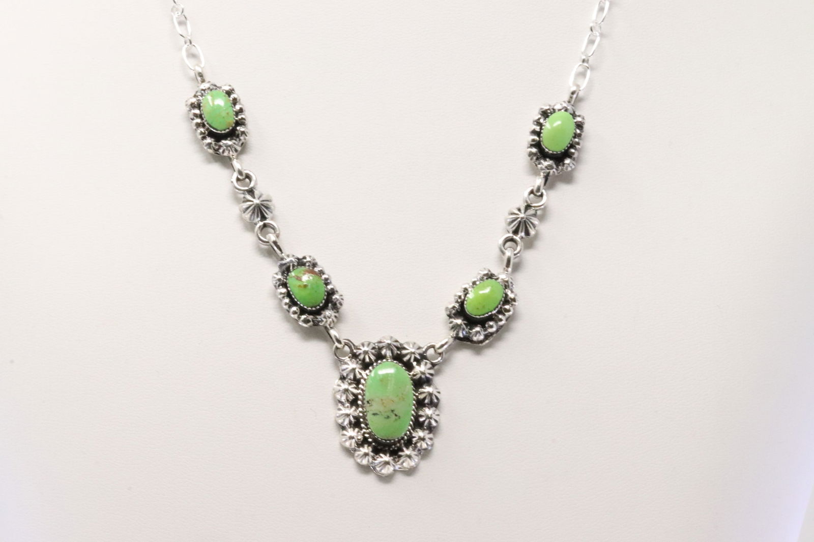 Native America Navajo Sterling Silver Green Stone Necklace By Antionette Martinez. (1 of 4)