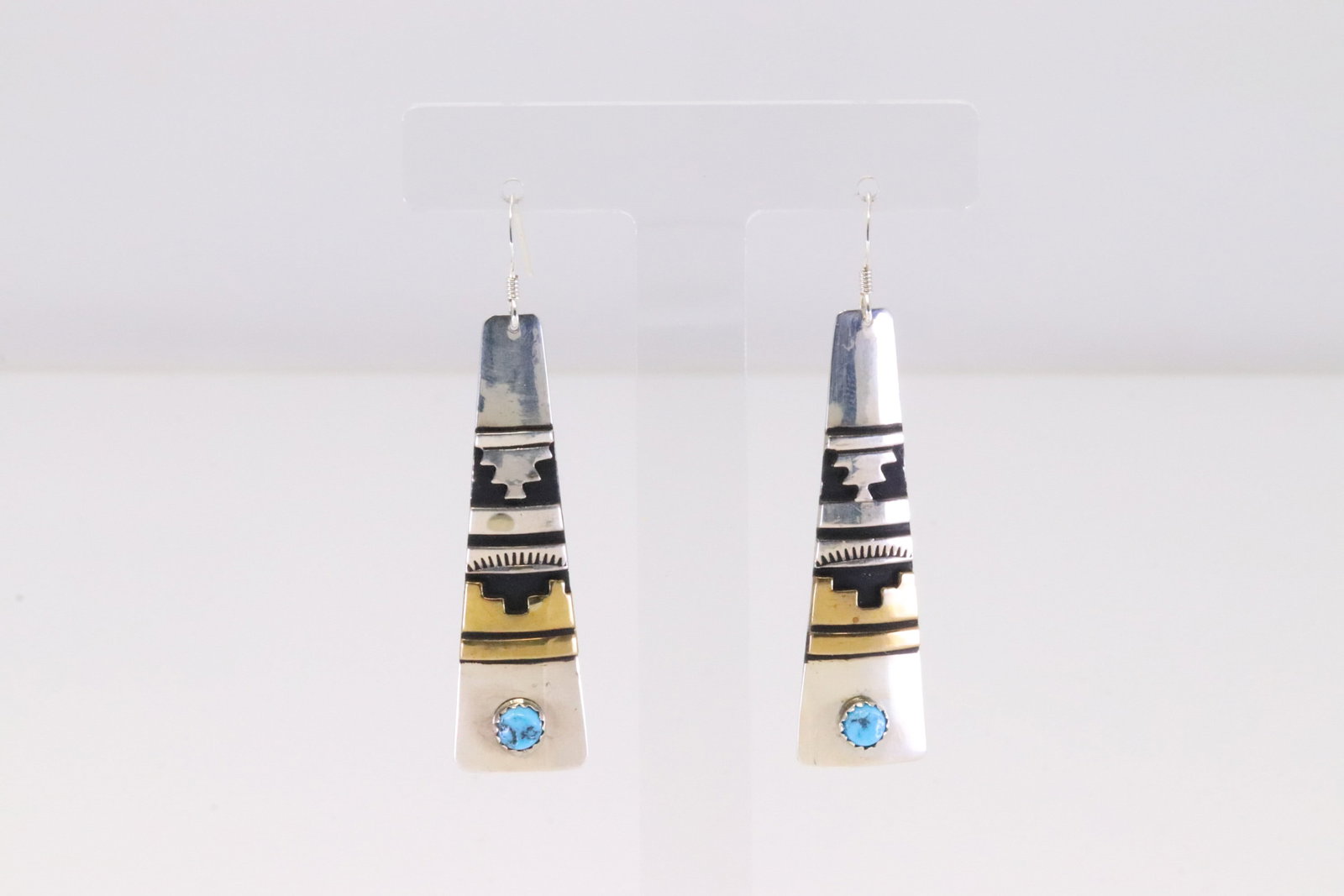Native America Navajo Sterling Silver Turquoise Dangling Earring's By T&R Singer.: This is a Native America Navajo Sterling Silver Turquoise Dangling Earring's By T&R Singer.