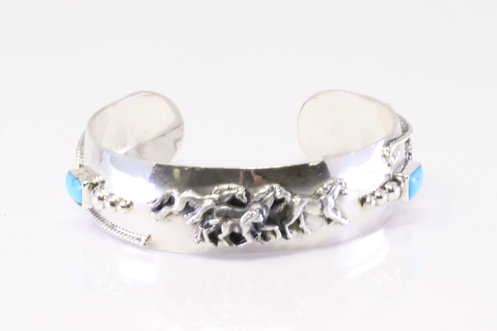 Native America Navajo Sterling Silver Turquoise Horse Bracelet By Bobby Platero.: This is a Native America Navajo Sterling Silver Turquoise Horse Bracelet By Bobby Platero.