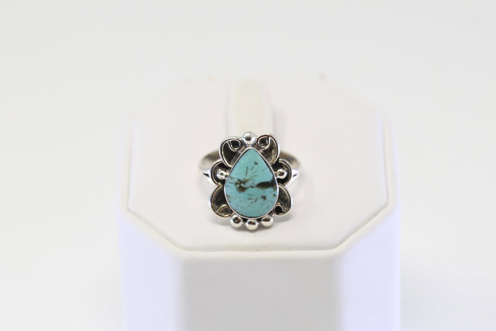 Native America Navajo Sterling Silver Turquoise Ring By Sheena Jack.: This is a Native America Navajo Sterling Silver Turquoise Ring By Sheena Jack. Ring size: 8.00.
