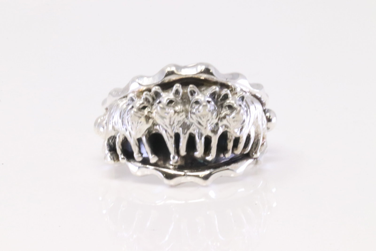 Native America Navajo Sterling Silver Wolf Design Ring By Genevieve Francisco.: This is a Native America Navajo Sterling Silver Wolf Design Ring By Genevieve Francisco. Ring size: 11.50.
