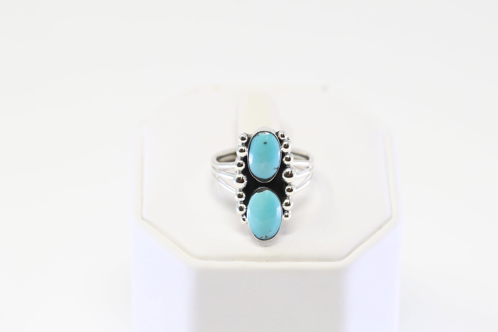 Native America Navajo Sterling Silver Turquoise Ring By Dorothy Lee.: This is a Native America Navajo Sterling Silver Turquoise Ring By Dorothy Lee. Ring size: 8.50.