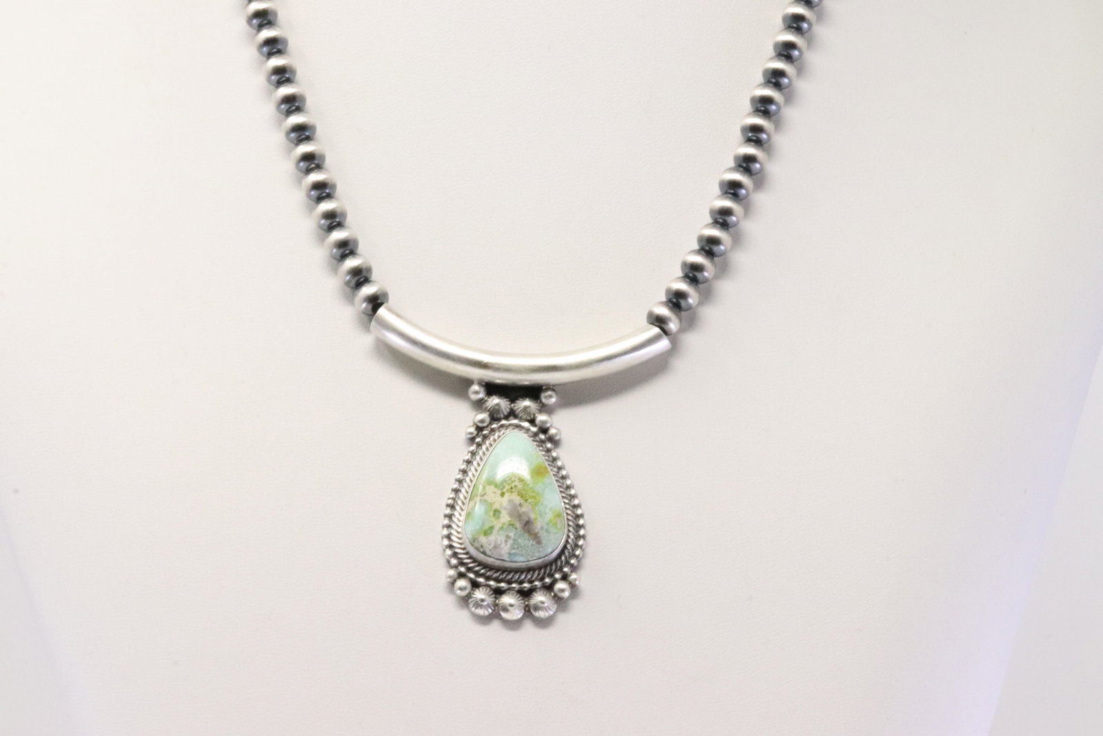 Native American Navajo Sterling Silver Palomino Necklace By Tom Lewis.: This is a Native American Navajo Sterling Silver Palomino Necklace By Tom Lewis. Necklace length: 16.00"